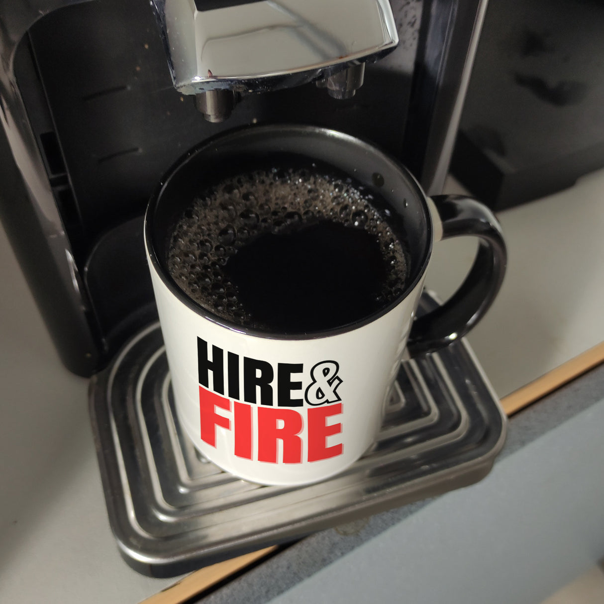 Chef und Boss Kaffeebecher mit Spruch Hire & fire