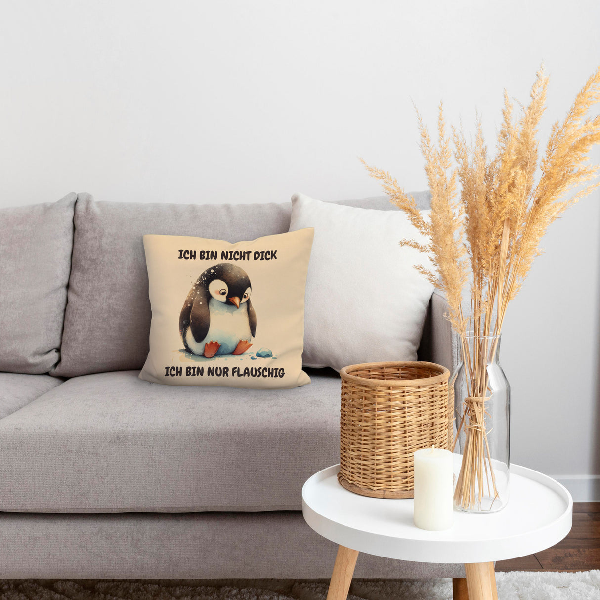 Flauschiger Pinguin Kissen mit Spruch Nicht dick sondern flauschig