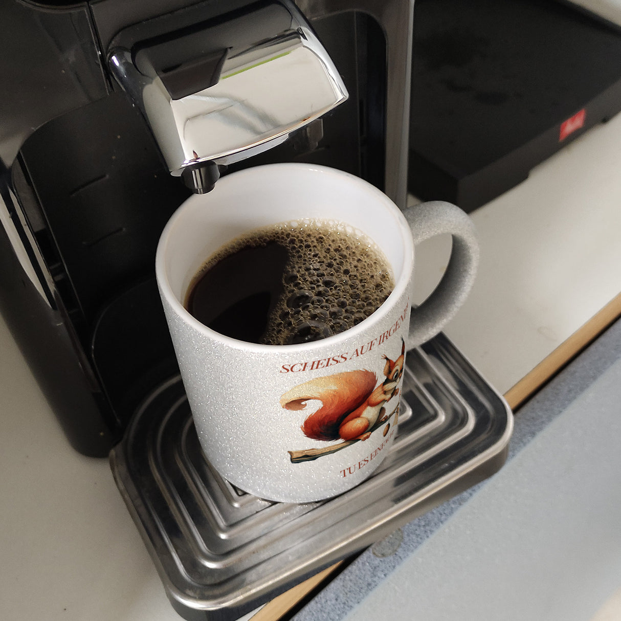 Eichhörnchen Kaffeebecher mit Spruch Scheiss auf irgendwann Tu es einfach
