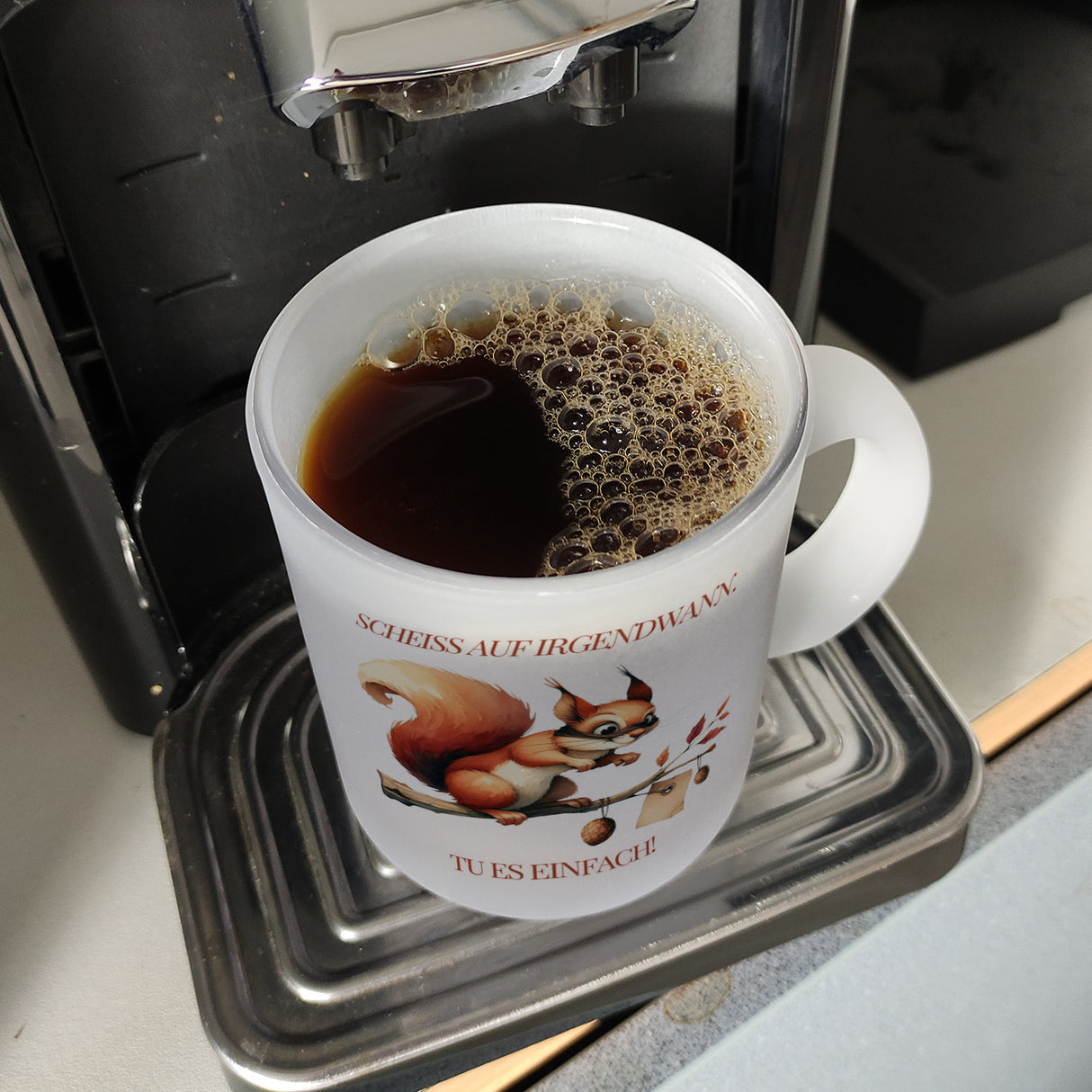 Eichhörnchen Kaffeebecher mit Spruch Scheiss auf irgendwann Tu es einfach