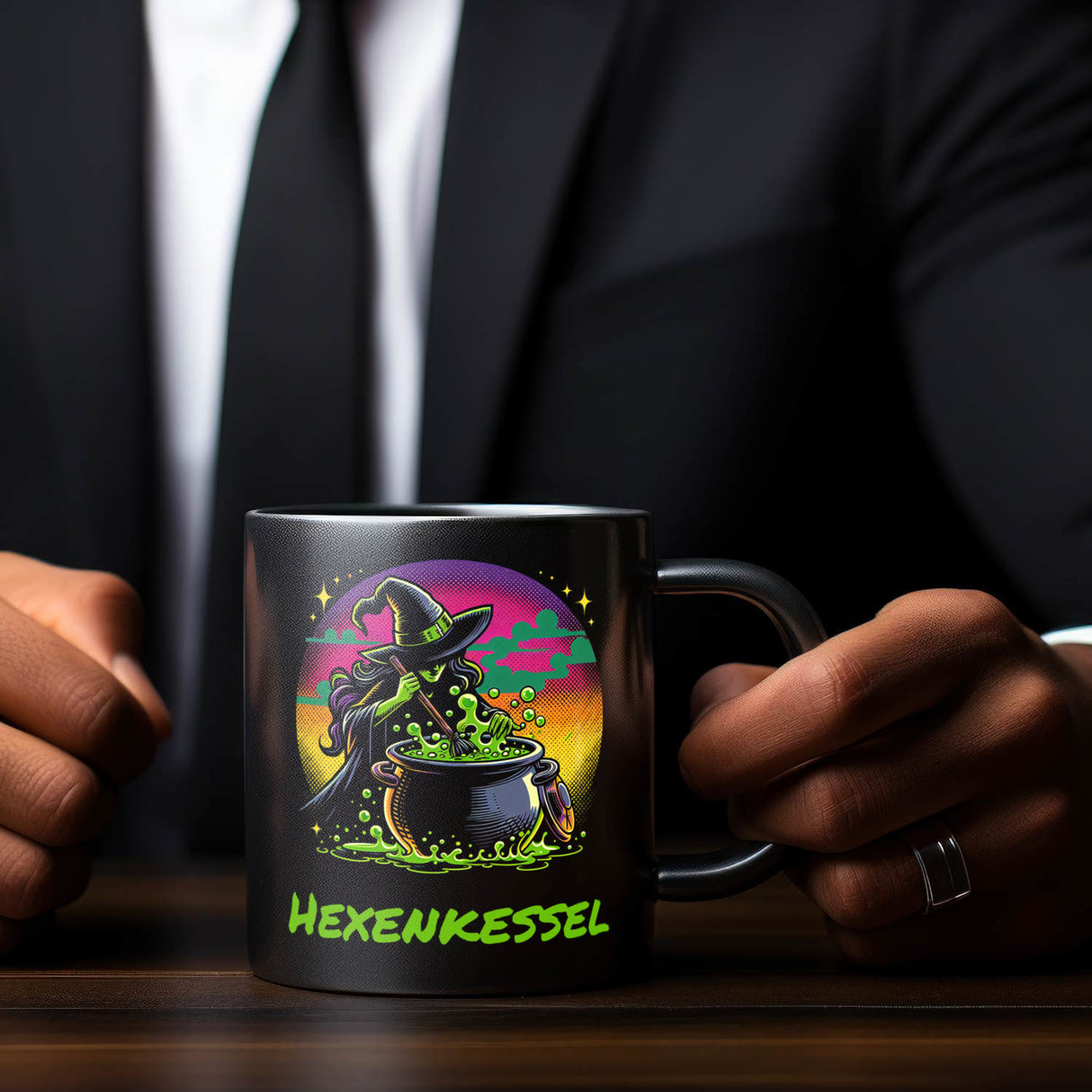 Hexe Tasse in Schwarz mit Spruch Hexenkessel