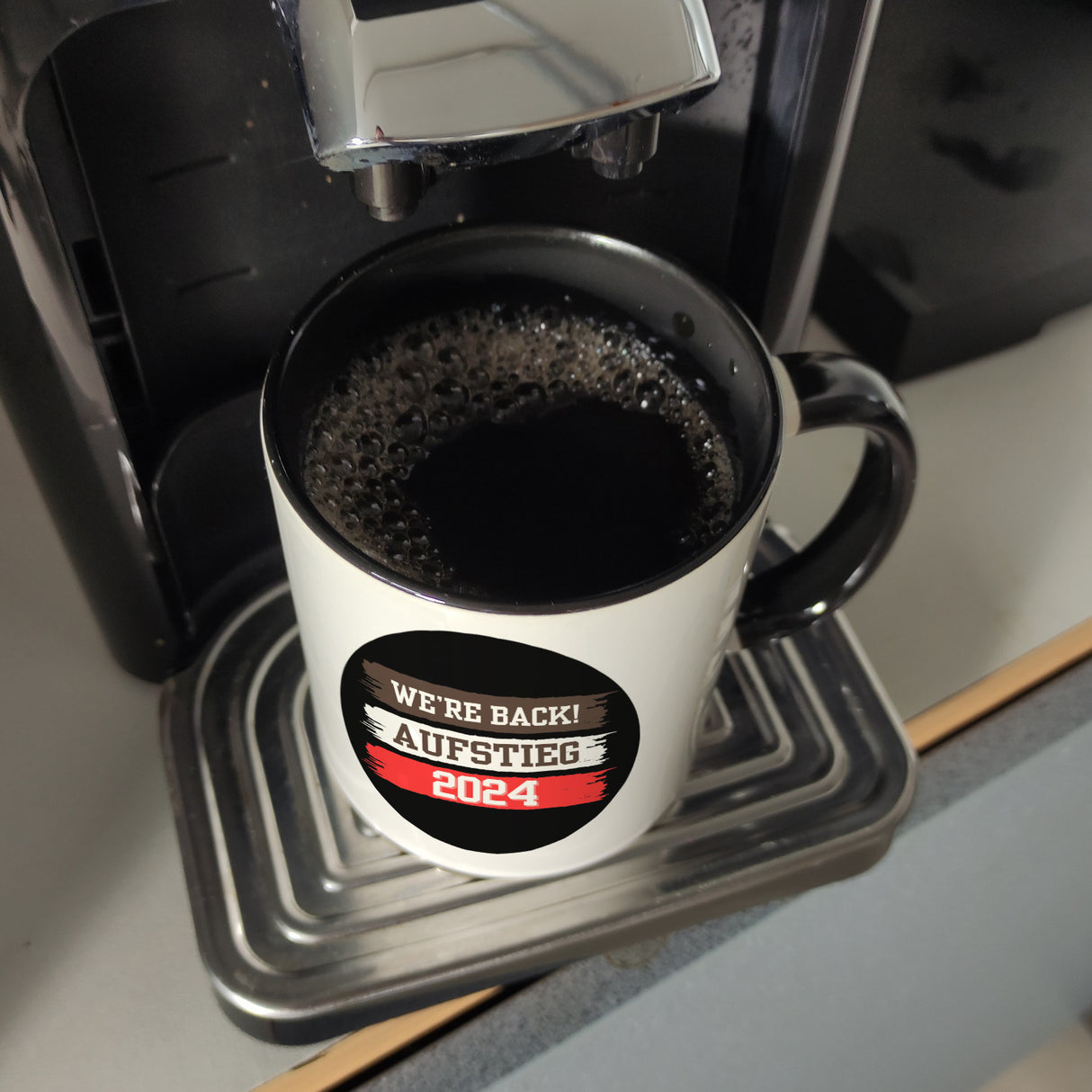 St. Pauli Aufstieg 2024 Kaffeebecher mit Spruch We're back