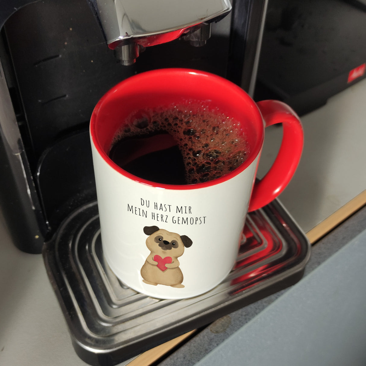Mops mit Herz Kaffeebecher mit Spruch Du hast mir mein Herz gemopst