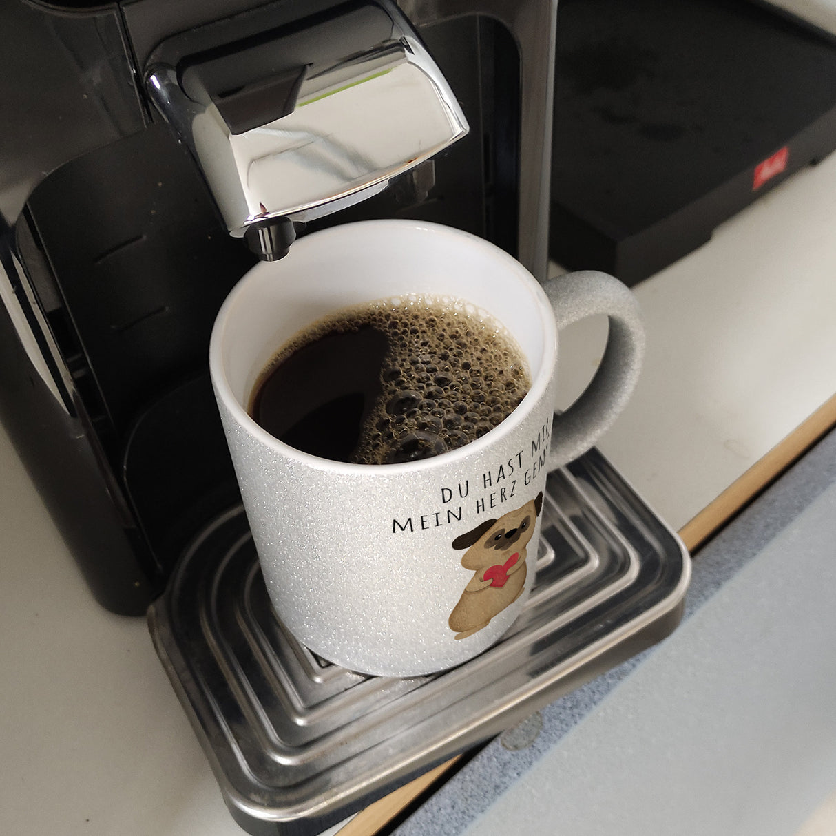Mops mit Herz Kaffeebecher mit Spruch Du hast mir mein Herz gemopst