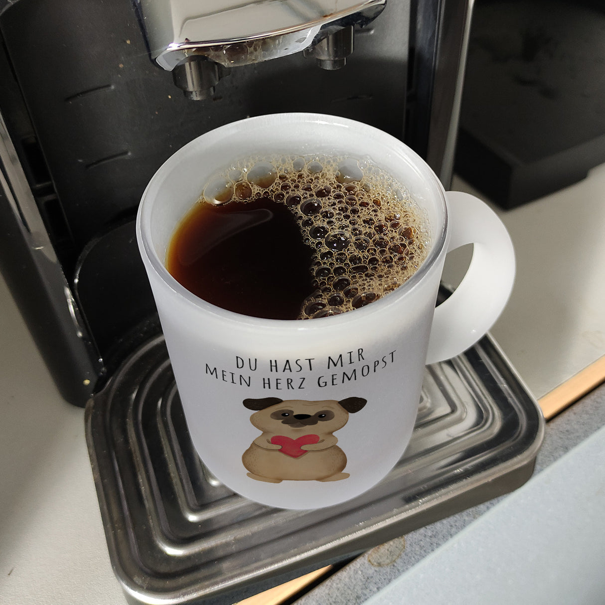 Mops mit Herz Kaffeebecher mit Spruch Du hast mir mein Herz gemopst