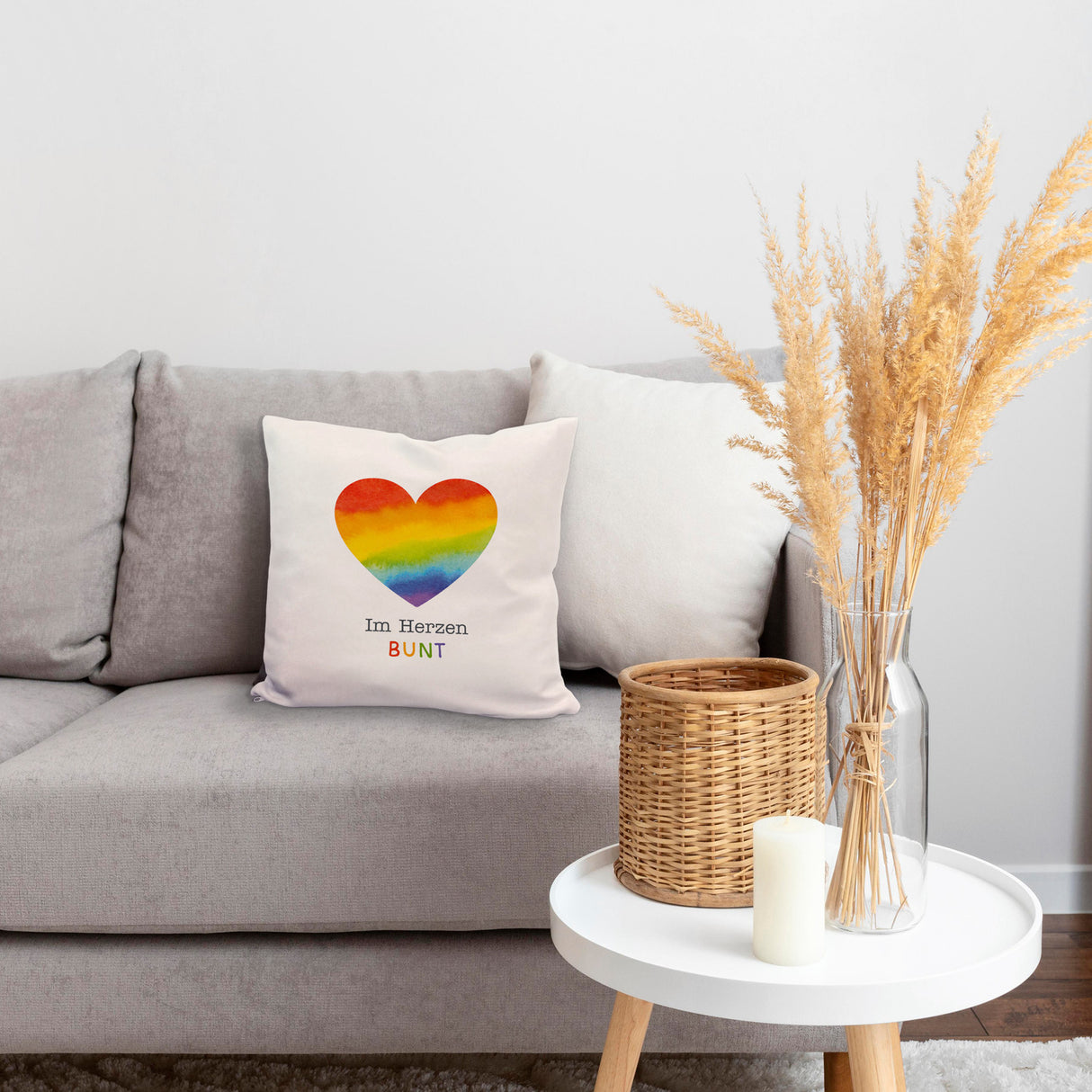 Regenbogenherz Kissen mit Spruch Im Herzen bunt