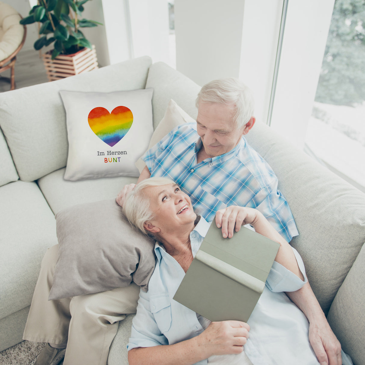 Regenbogenherz Kissen mit Spruch Im Herzen bunt