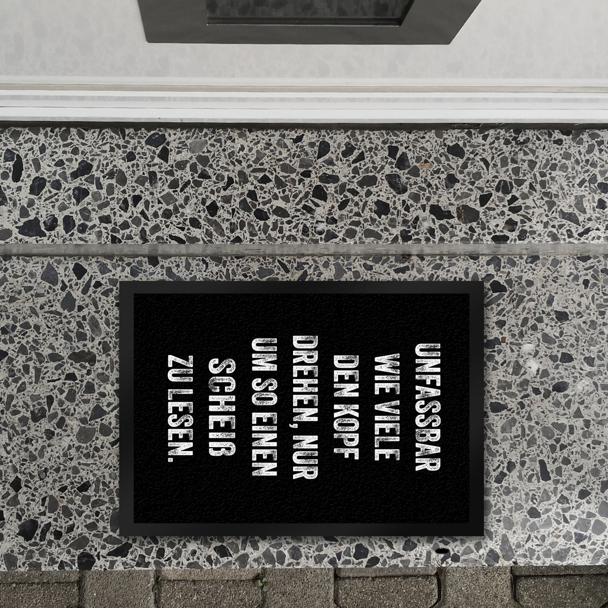 Unfassbar wie viele den Kopf drehen Fußmatte in 35x50 cm mit Spruch nur um so einen Scheiß zu lesen