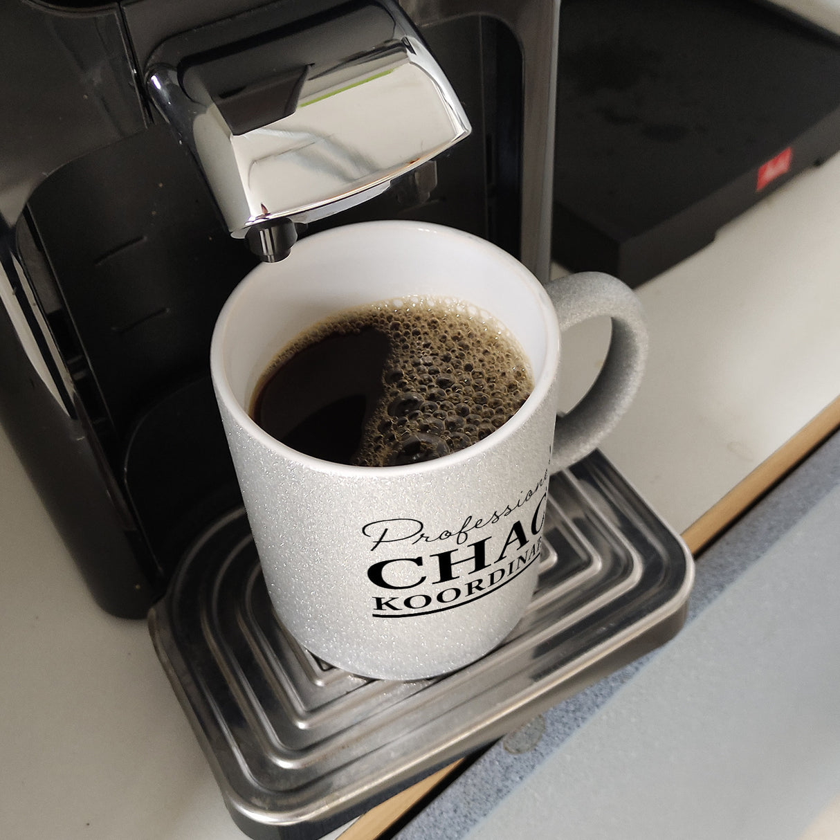 Chef Kaffeebecher mit Spruch Professioneller Chaos Koordinator