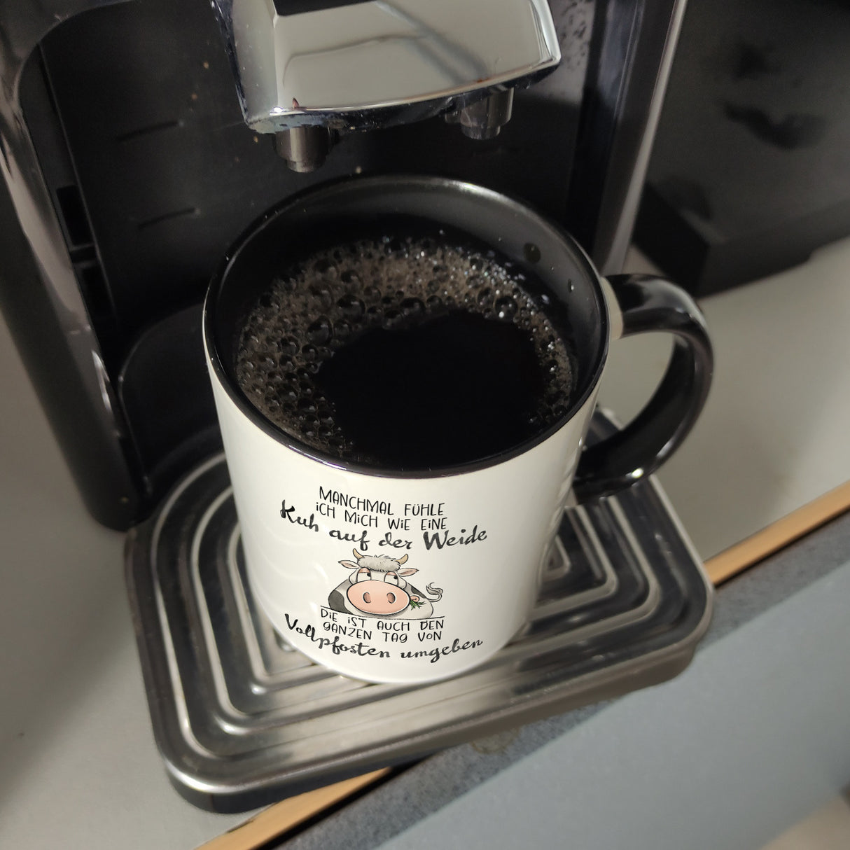 Kuh Kaffeebecher mit Spruch Von Vollpfosten umgeben wie eine Kuh