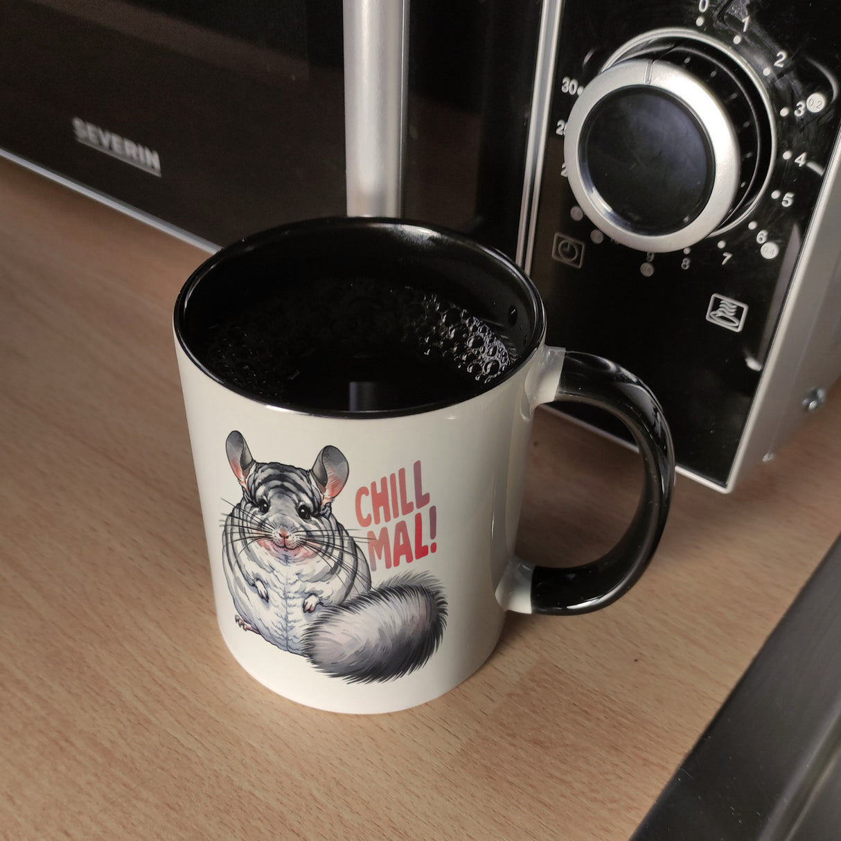 Pummeliges Chinchilla Kaffeebecher mit Spruch Chill mal