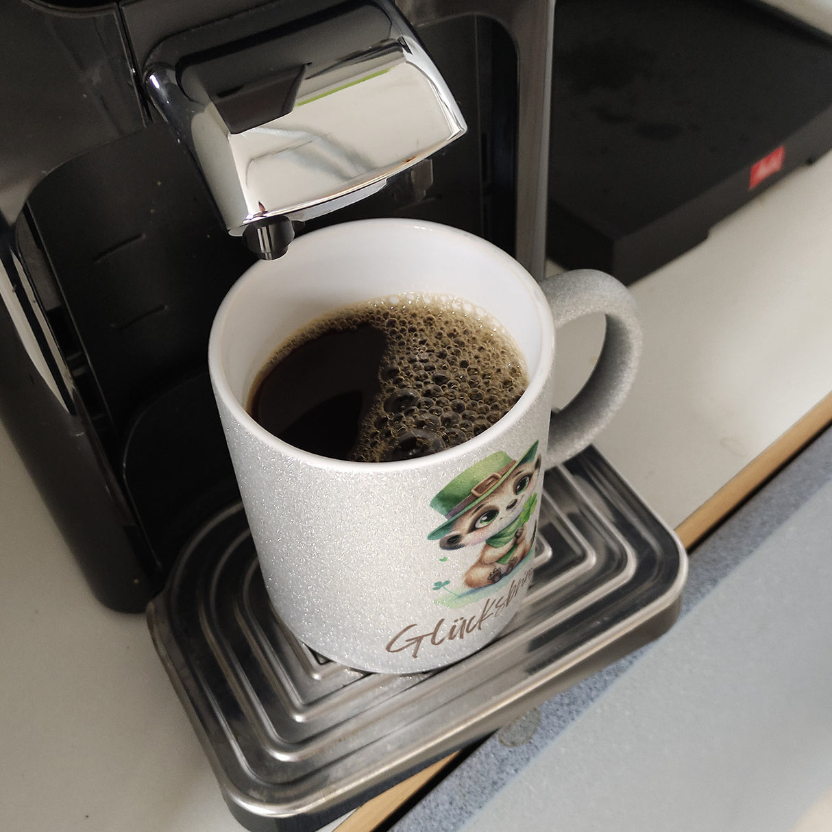 Erdmännchen Glücksbringer Kaffeebecher