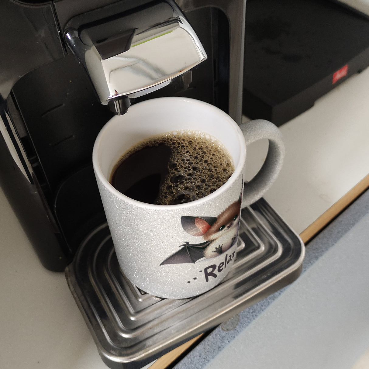 Baby Fledermaus Kaffeebecher mit Spruch Relax