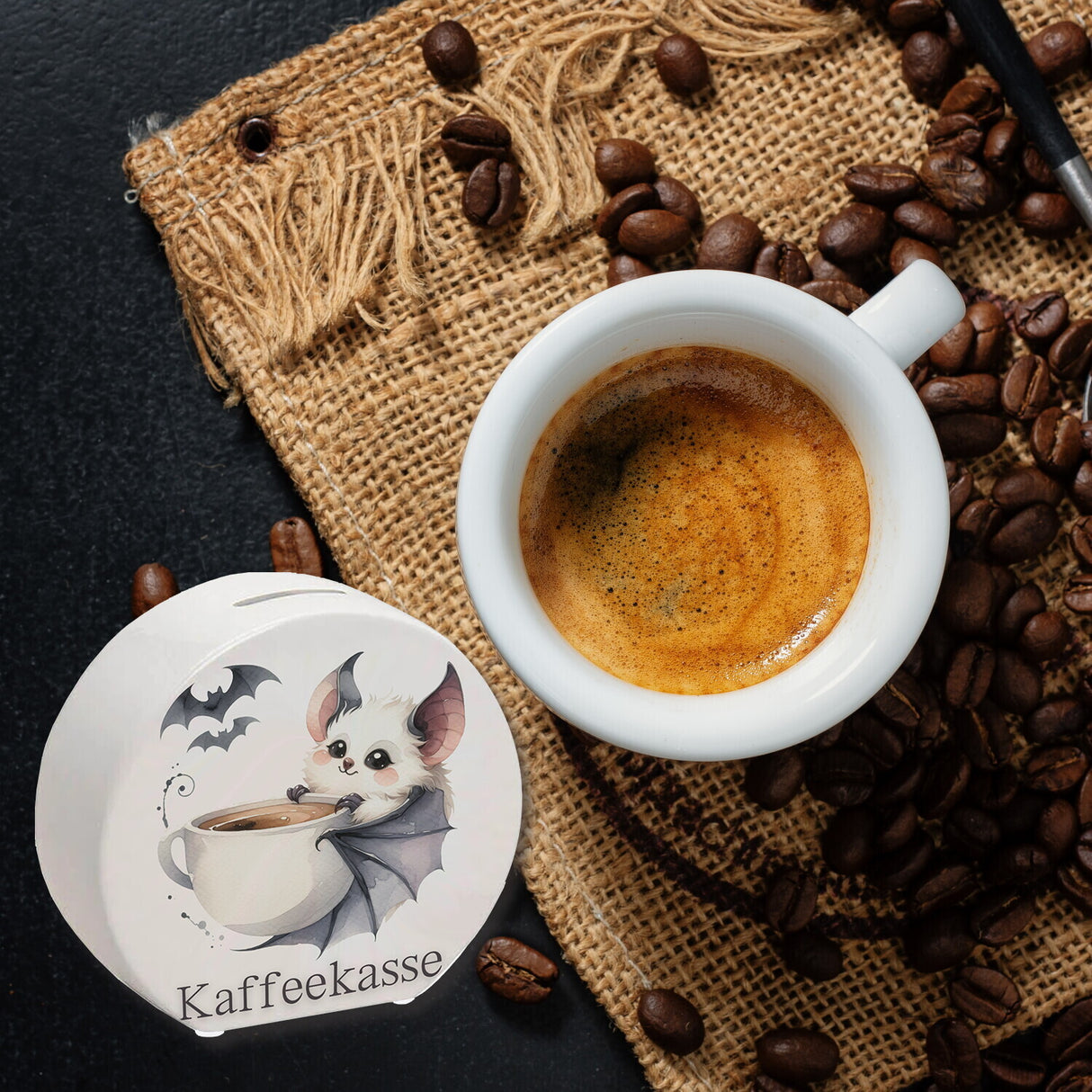 niedliche Fledermaus mit Kaffeetasse Spardose mit Spruch Kaffeekasse