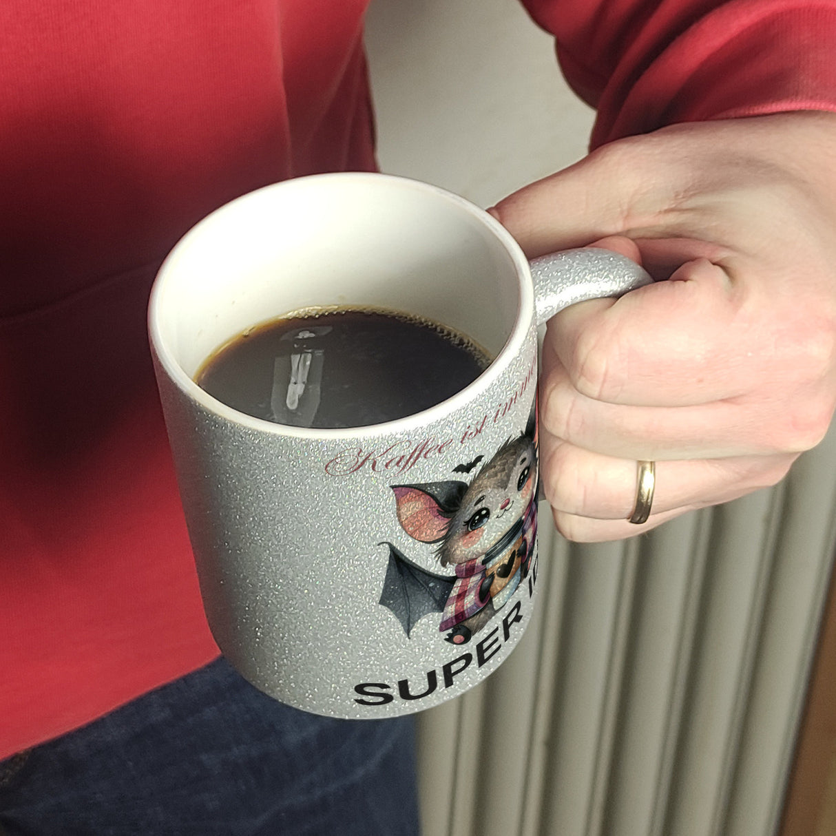 Fledermaus mit Kaffeebecher Kaffeebecher mit Spruch Kaffee ist immer eine super Idee