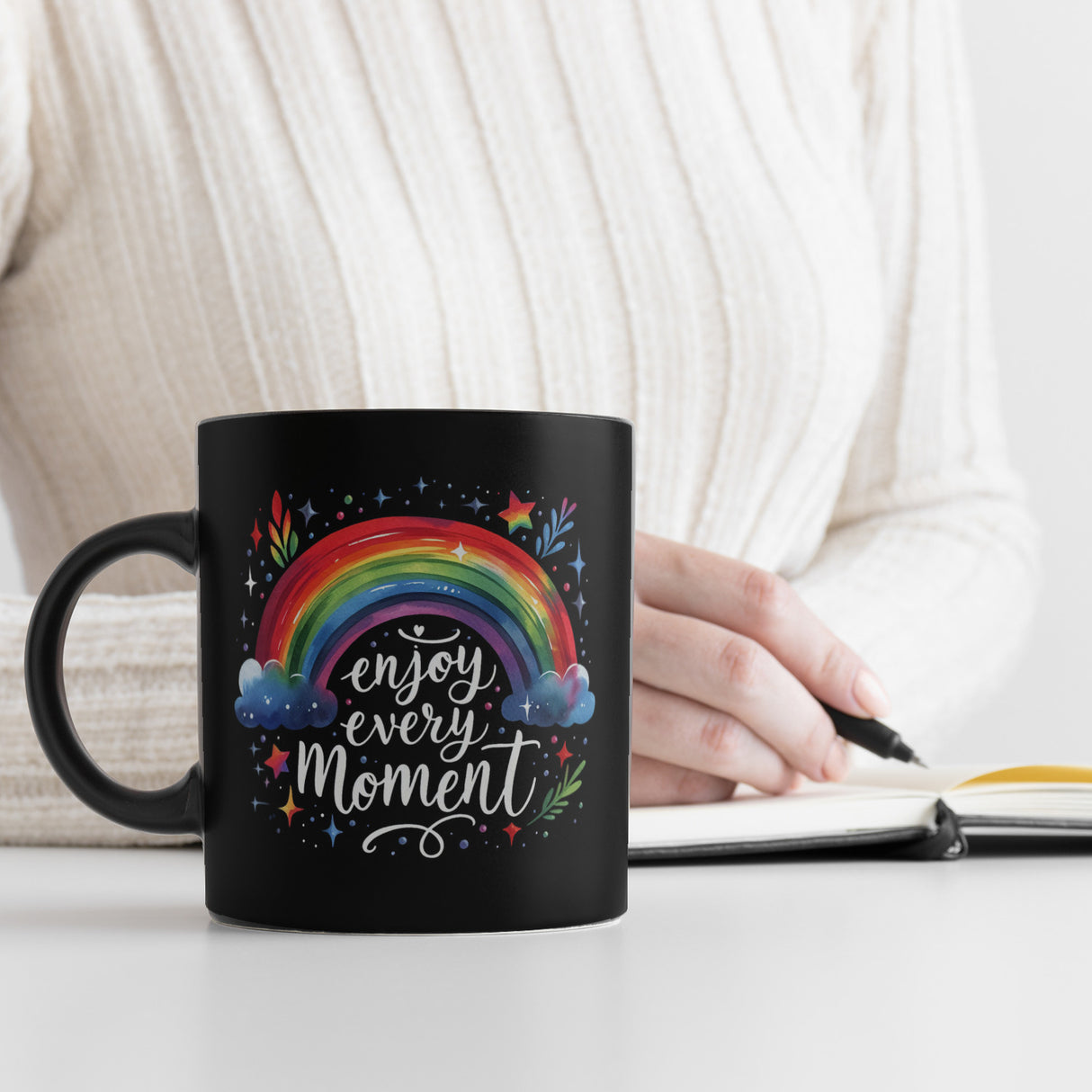 Regenbogen Tasse in Schwarz mit Spruch Enjoy every moment