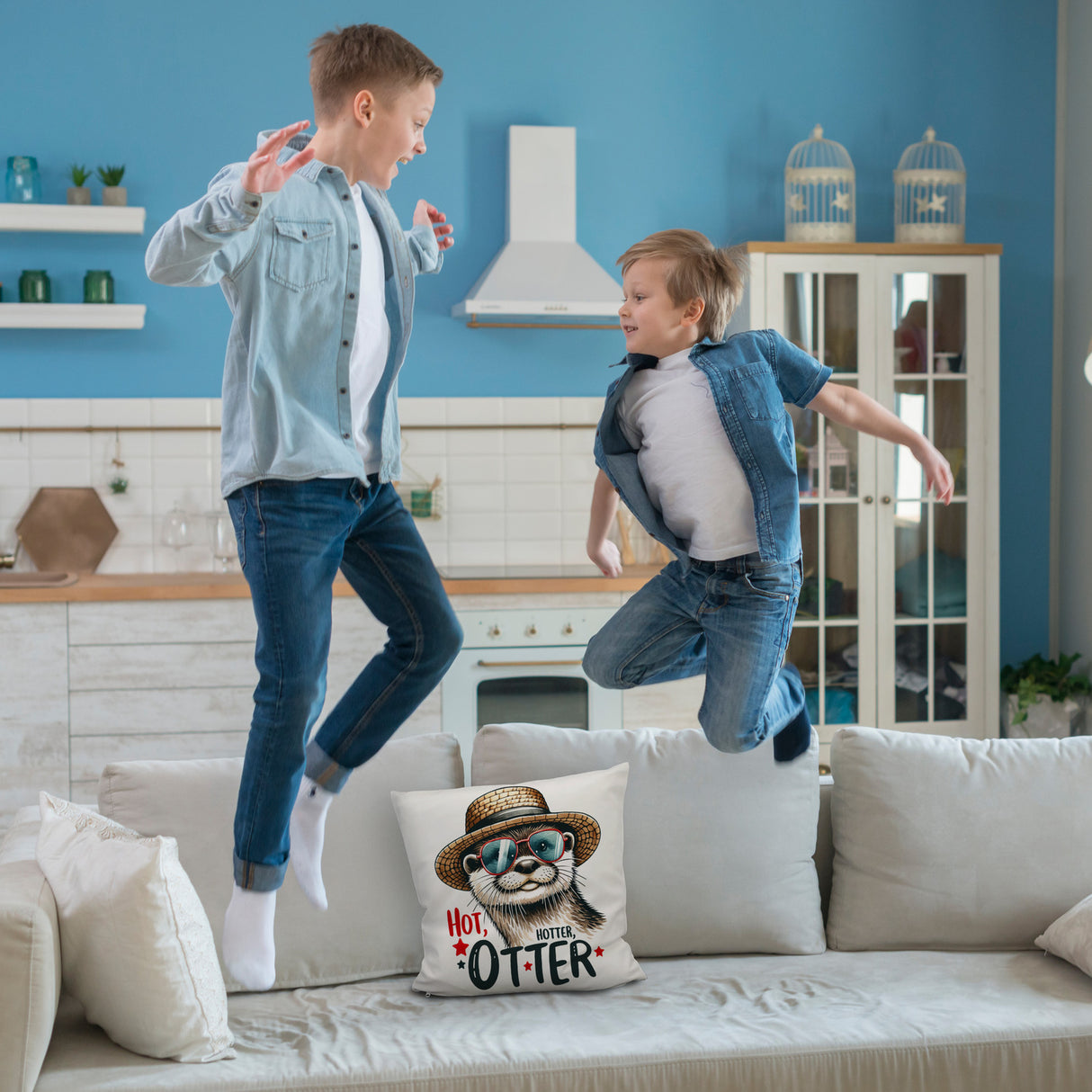 Otter mit Sonnenbrille und Strohhut Kissen mit Spruch Hot Hotter Otter