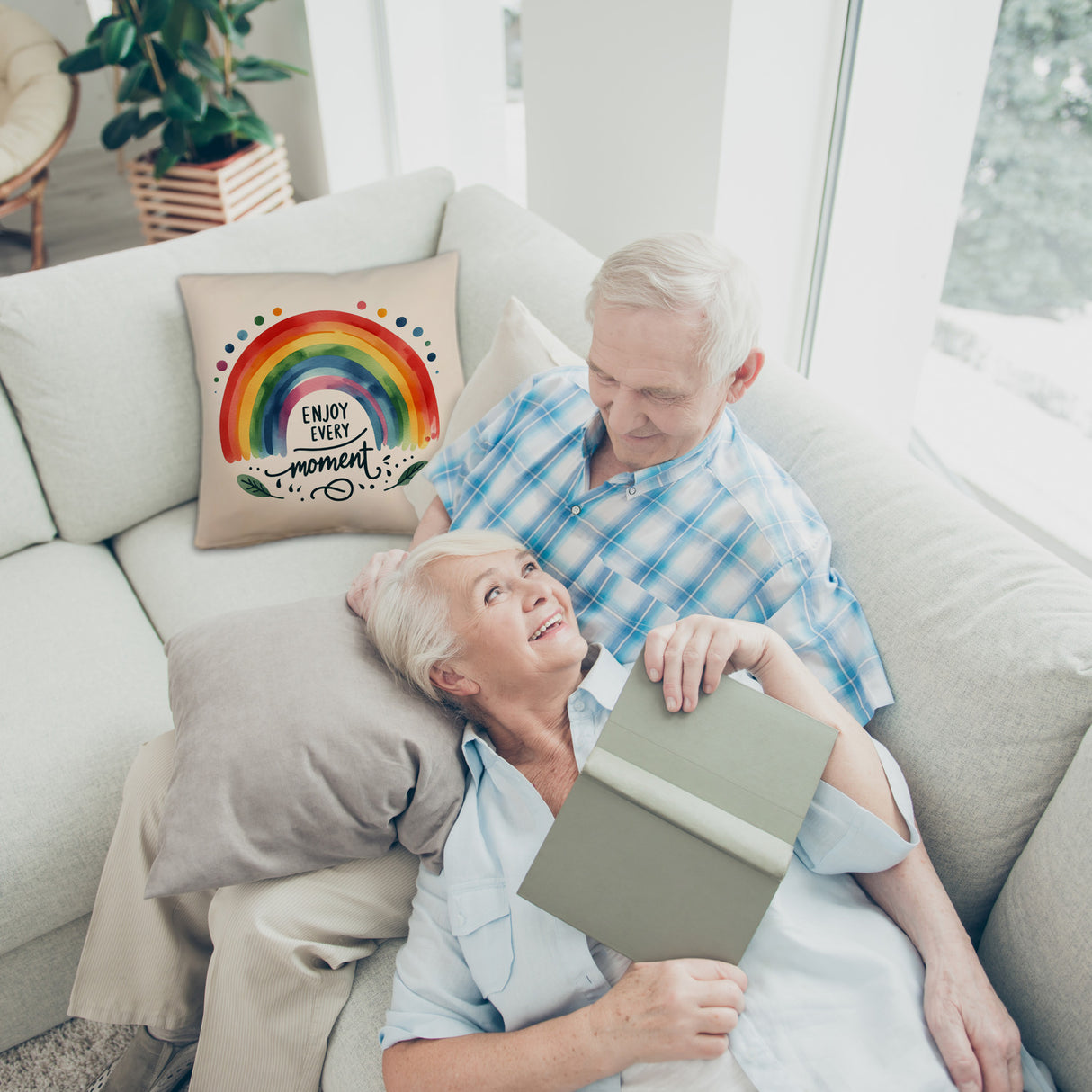 Regenbogen Kissen mit Spruch Enjoy every moment