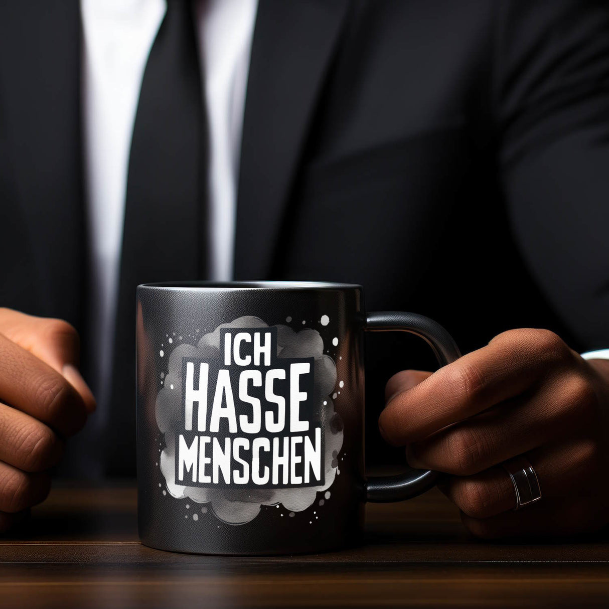 Ich hasse Menschen Tasse in Schwarz