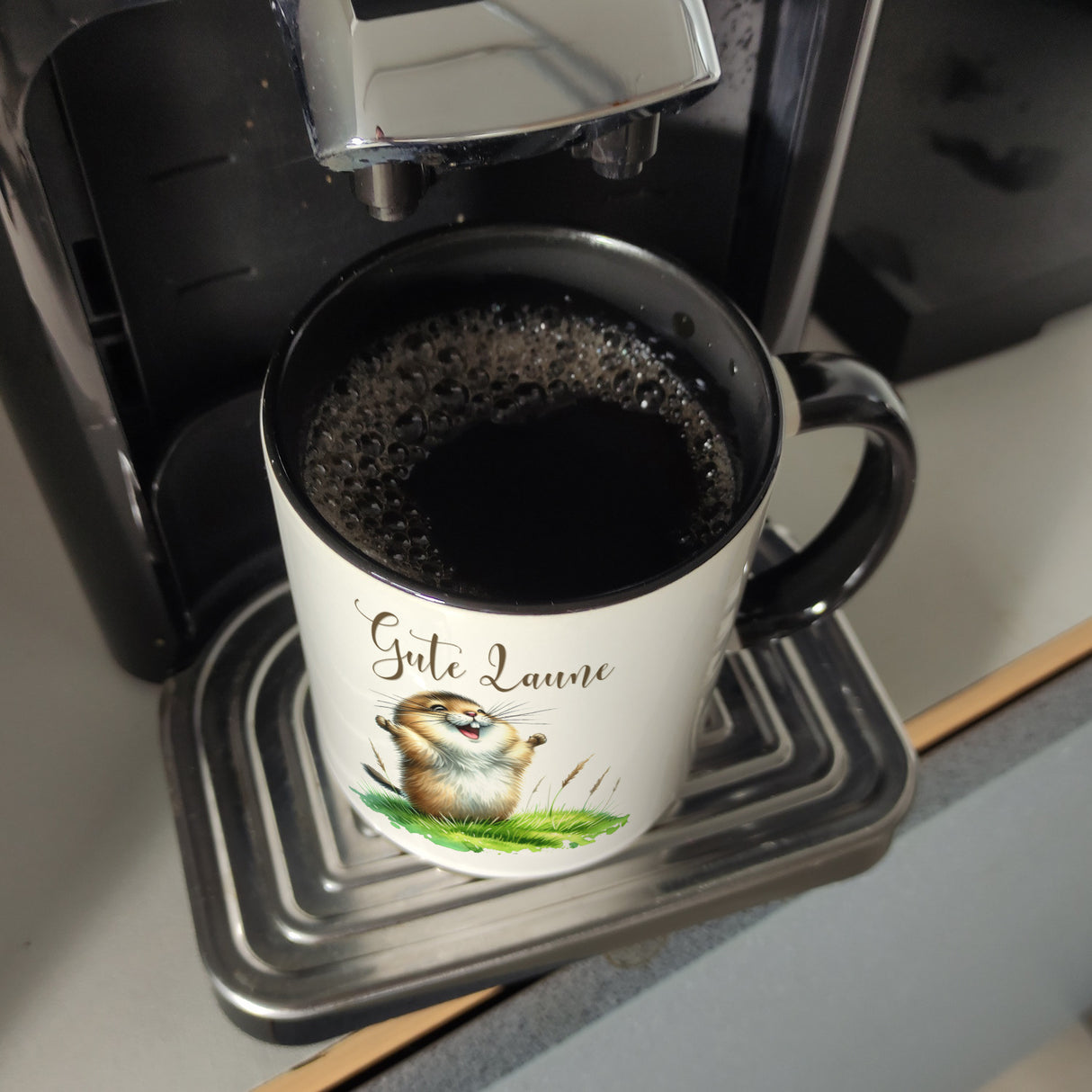 jubelnder Lemming Kaffeebecher mit Spruch Gute Laune