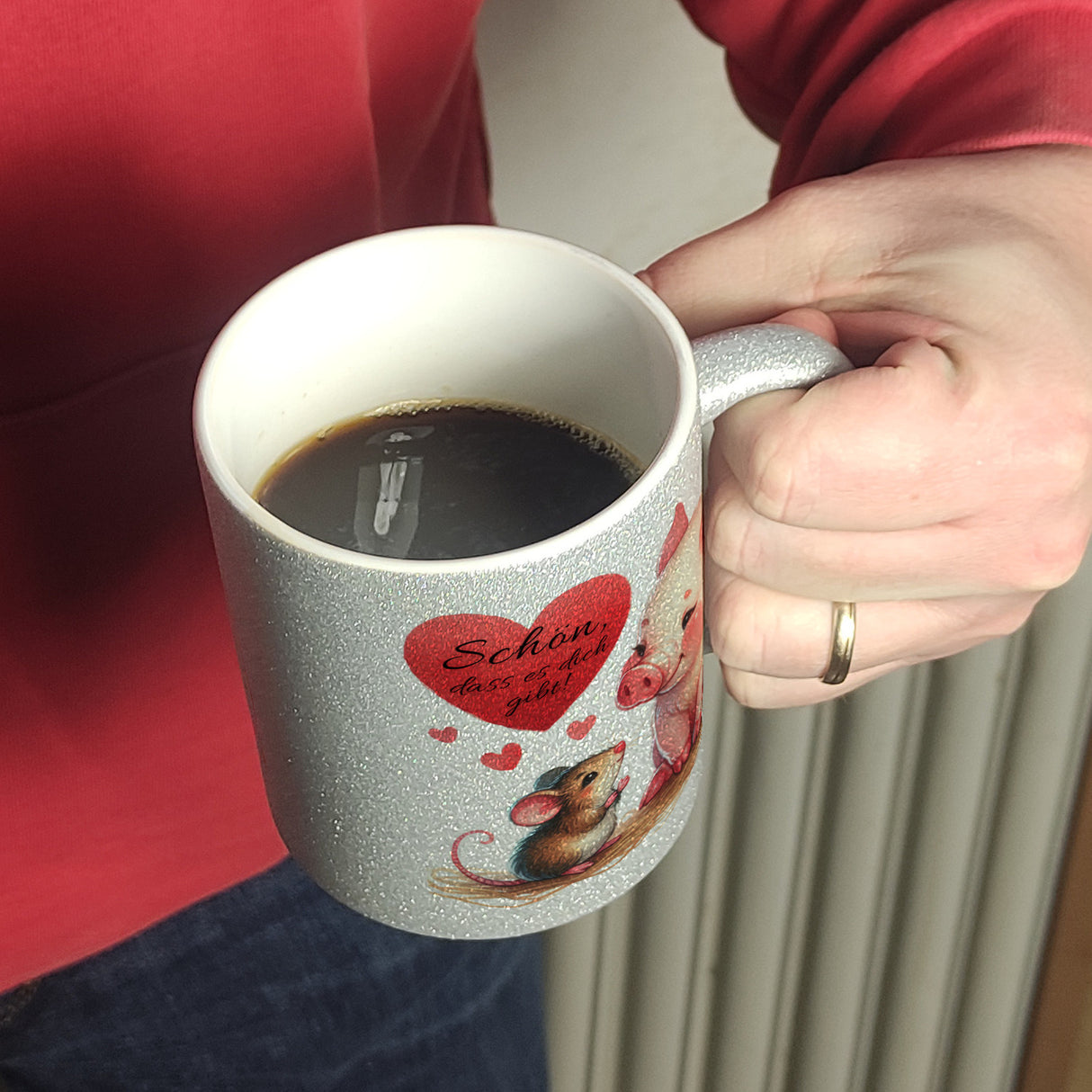 Schwein mit Maus und Herz Kaffeebecher mit Spruch Schön dass es dich gibt
