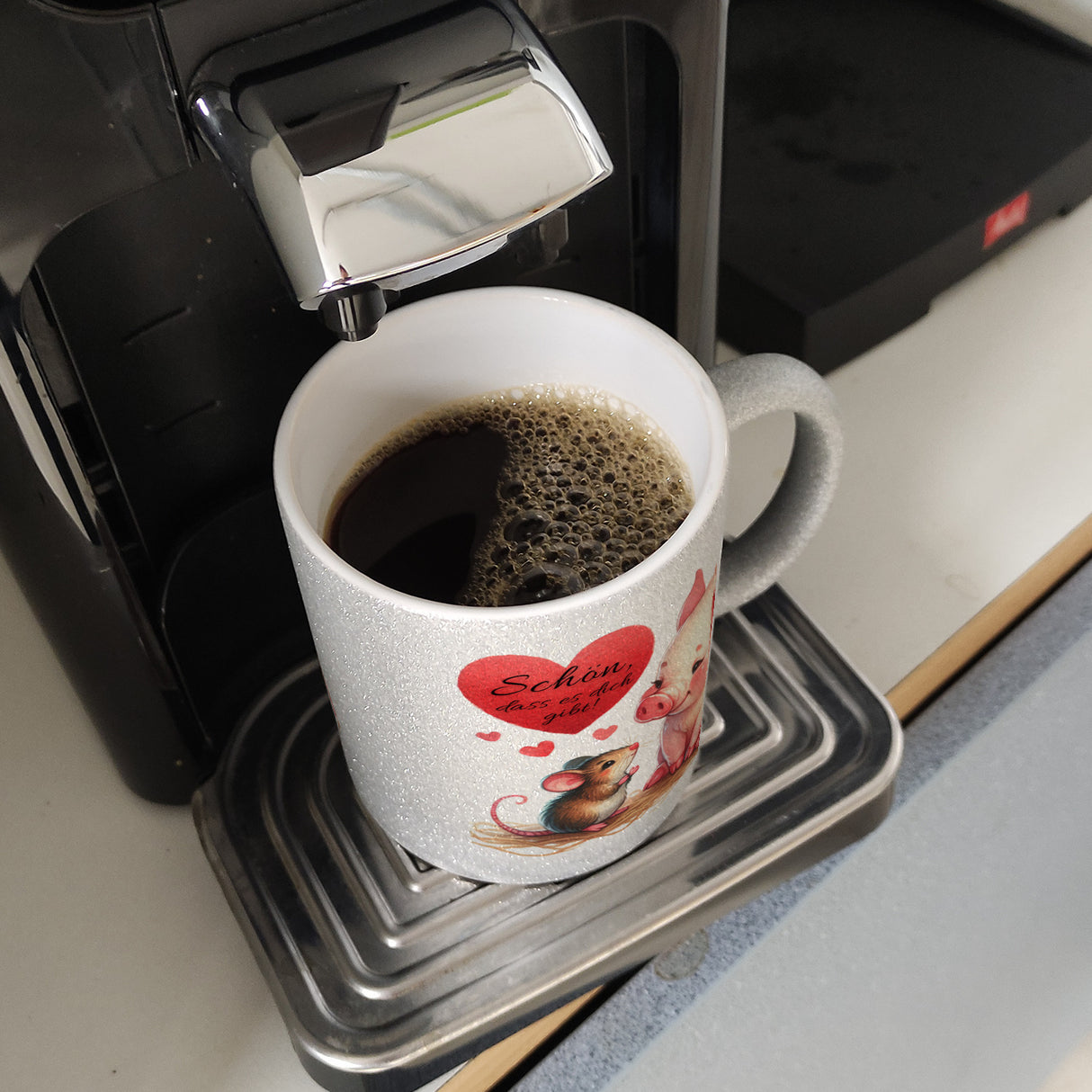 Schwein mit Maus und Herz Kaffeebecher mit Spruch Schön dass es dich gibt