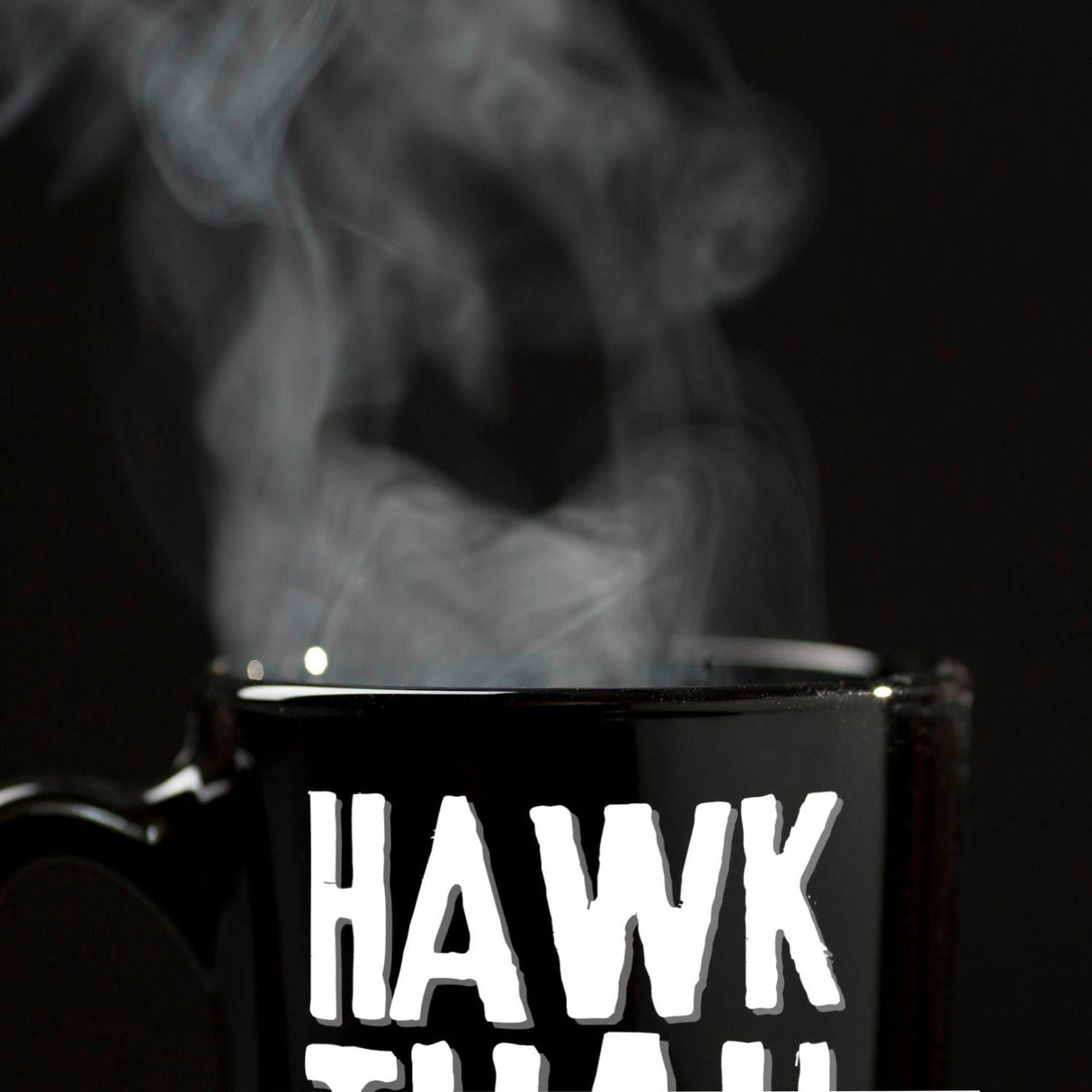 Hawk Tuah Tasse in Schwarz mit Spruch Spit on that thang