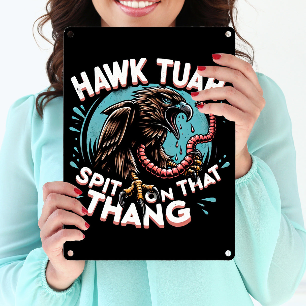 Hawk Tuah Falke mit Regenwurm Metallschild in 15x20 cm mit Spruch Spit on that thang