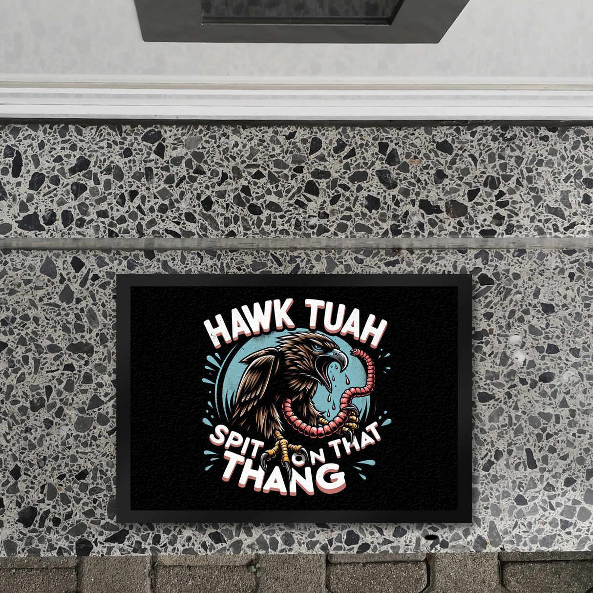 Hawk Tuah Falke mit Regenwurm Fußmatte in 35x50 cm mit Spruch Spit on that thang