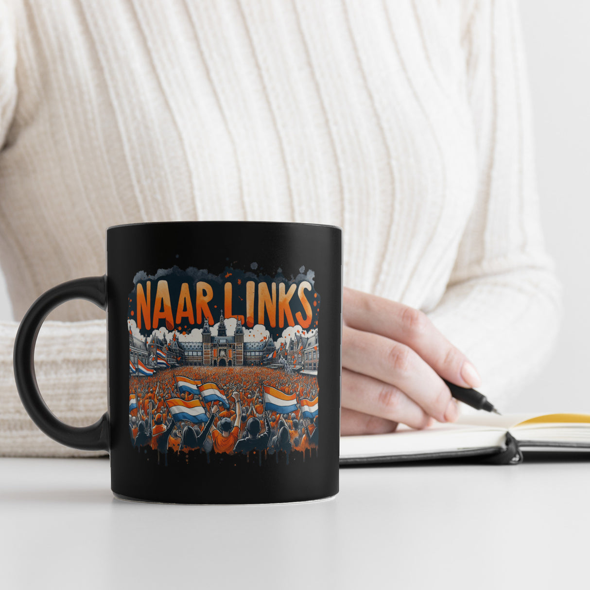 Niederländische Fußballfans Tasse in Schwarz mit Spruch Naar Links