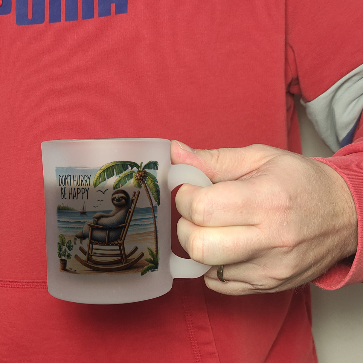 Faultier am Strand Kaffeebecher mit Spruch Don't hurry - be happy