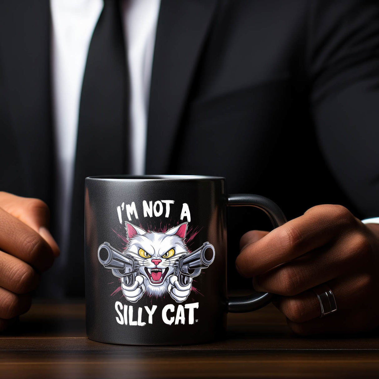 Weiße Katze mit Pistolen Tasse NOT A SILLY CAT