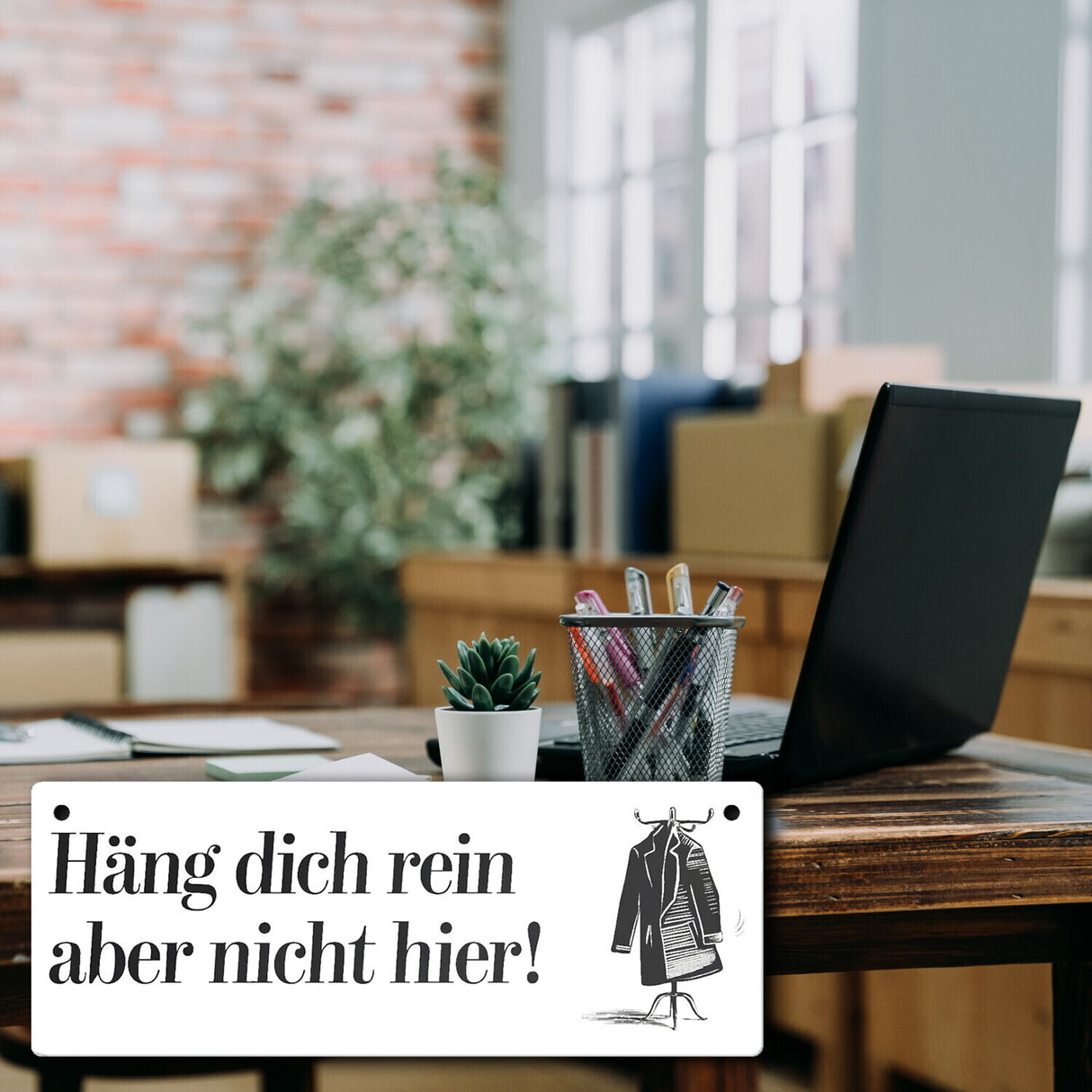 Kleiderbügel mit Mantel - Häng dich rein Metallschild
