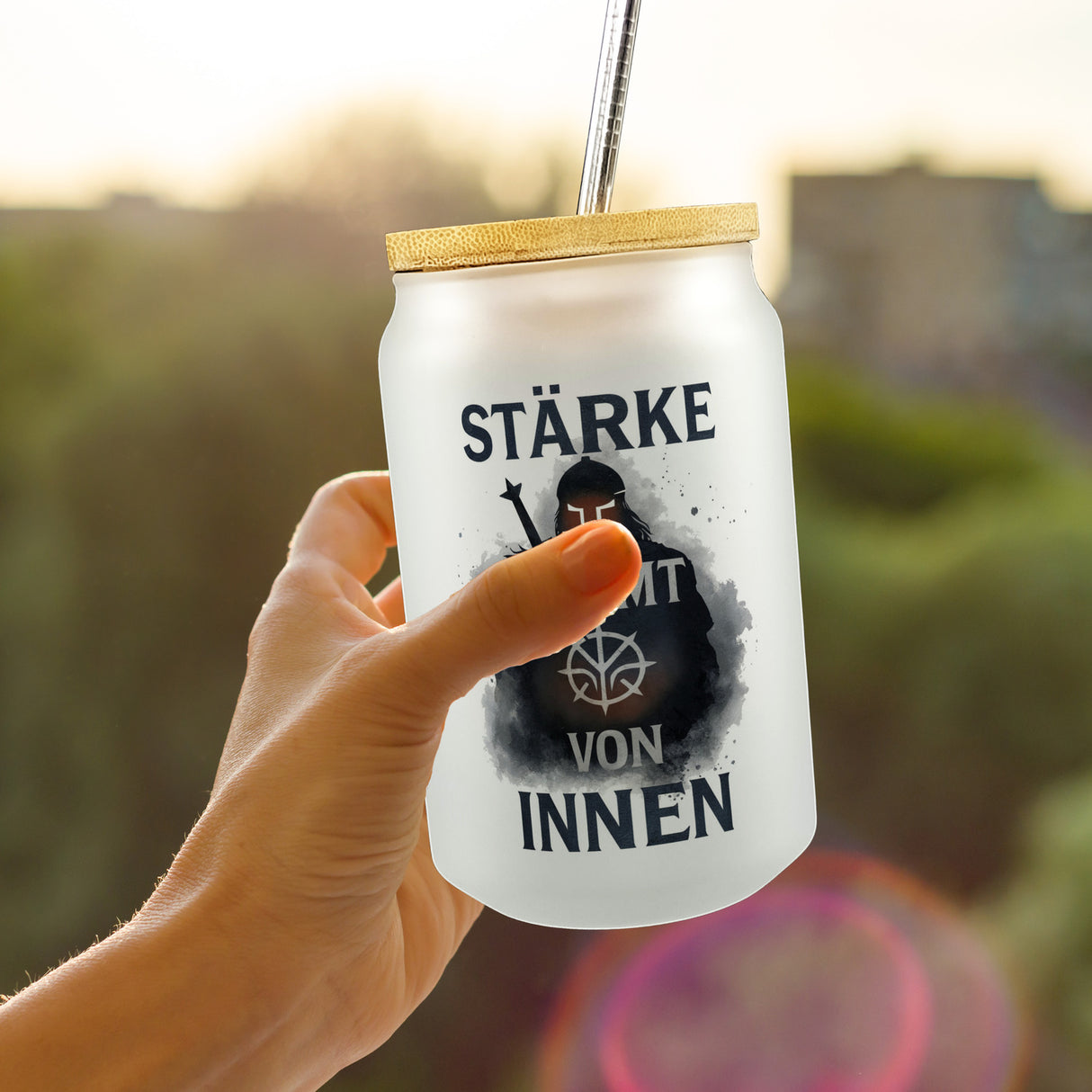 Starker Krieger - Stärke kommt von innen Trinkglas mit Bambusdeckel