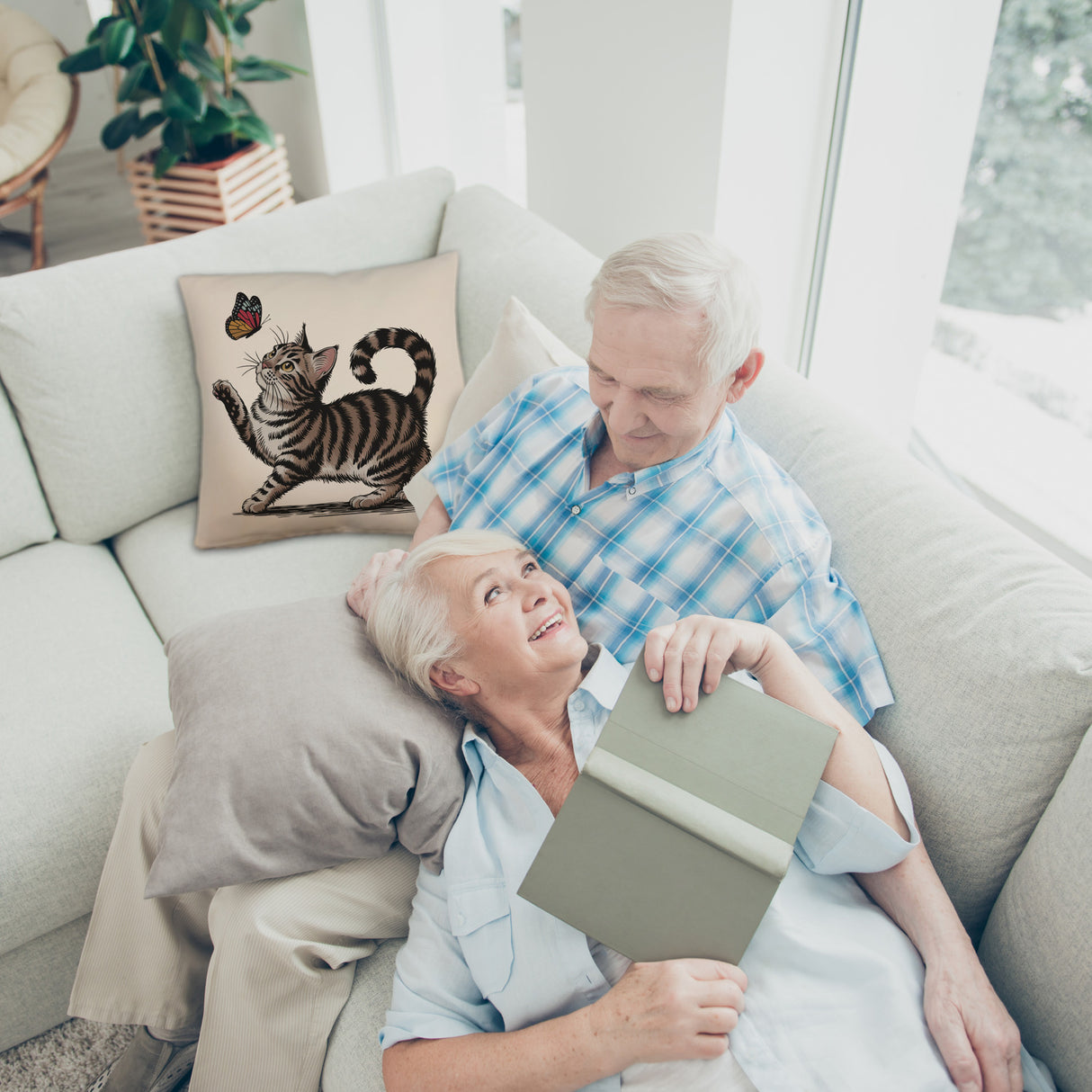 Katze mit Schmetterling Kissen für Tierliebhaber