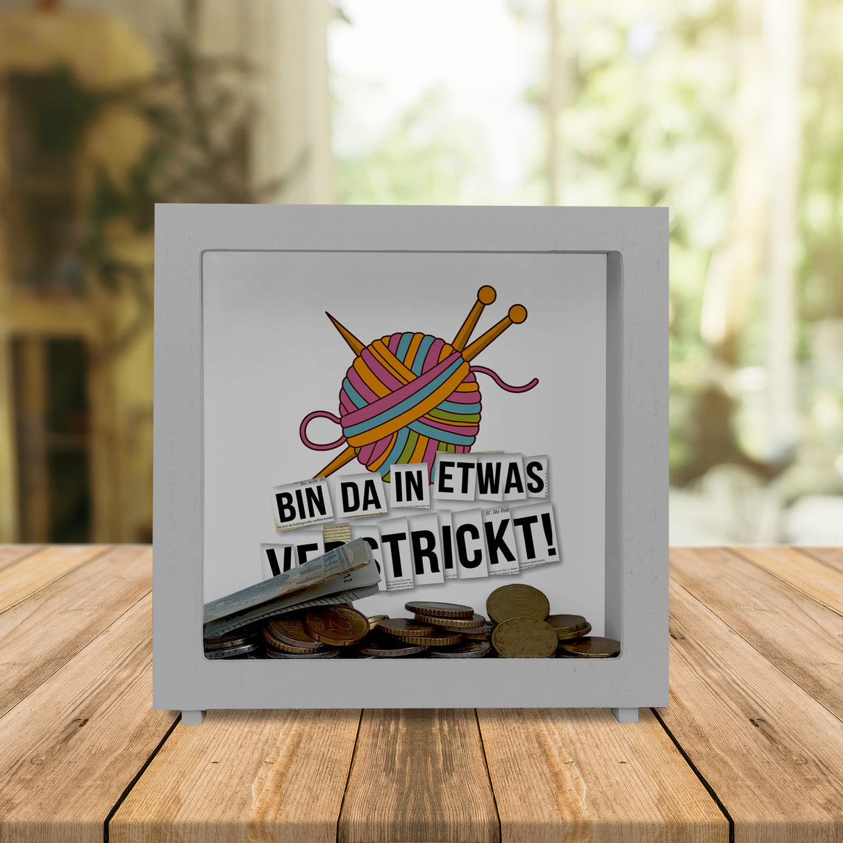 Bin da in etwas verstrickt Spardose mit Wolle und Stricknadeln