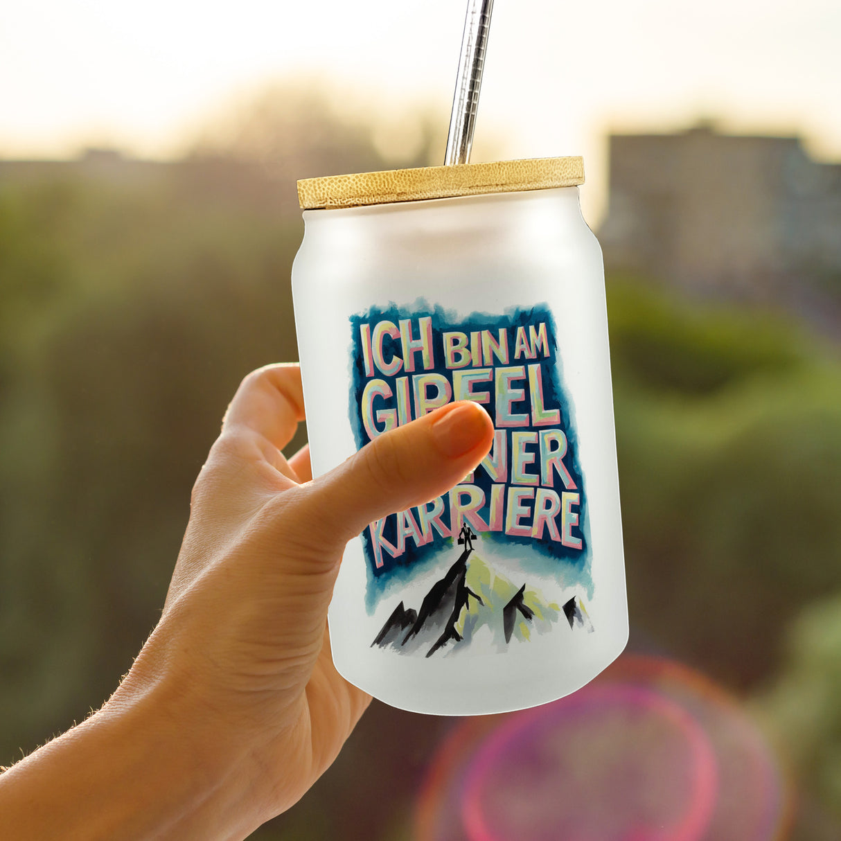 Gipfel meiner Karriere Trinkglas mit Bambusdeckel Geschäftsperson auf Berggipfel