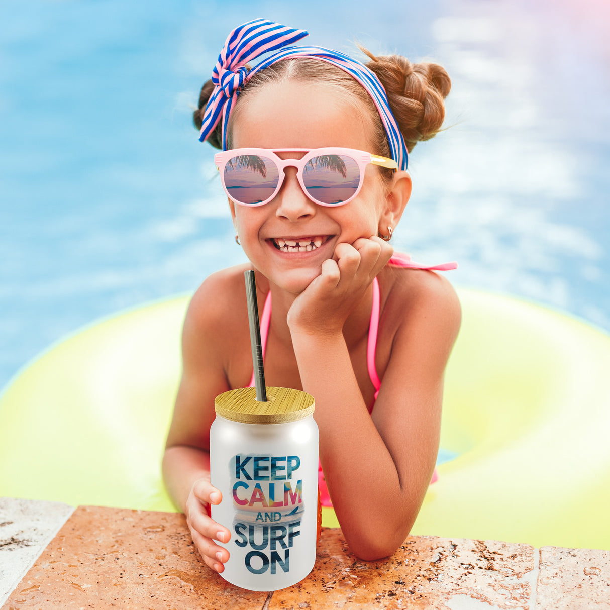 Surfer auf Welle Keep Calm and surf on Trinkglas mit Bambusdeckel
