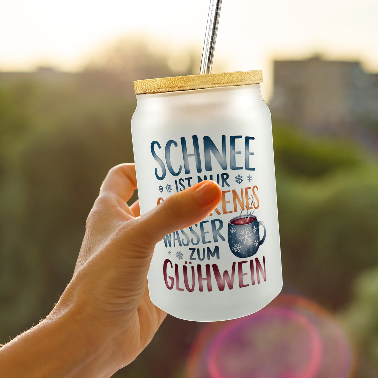 Schnee ist nur gefrorenes Wasser zum Glühwein Trinkglas mit Bambusdeckel