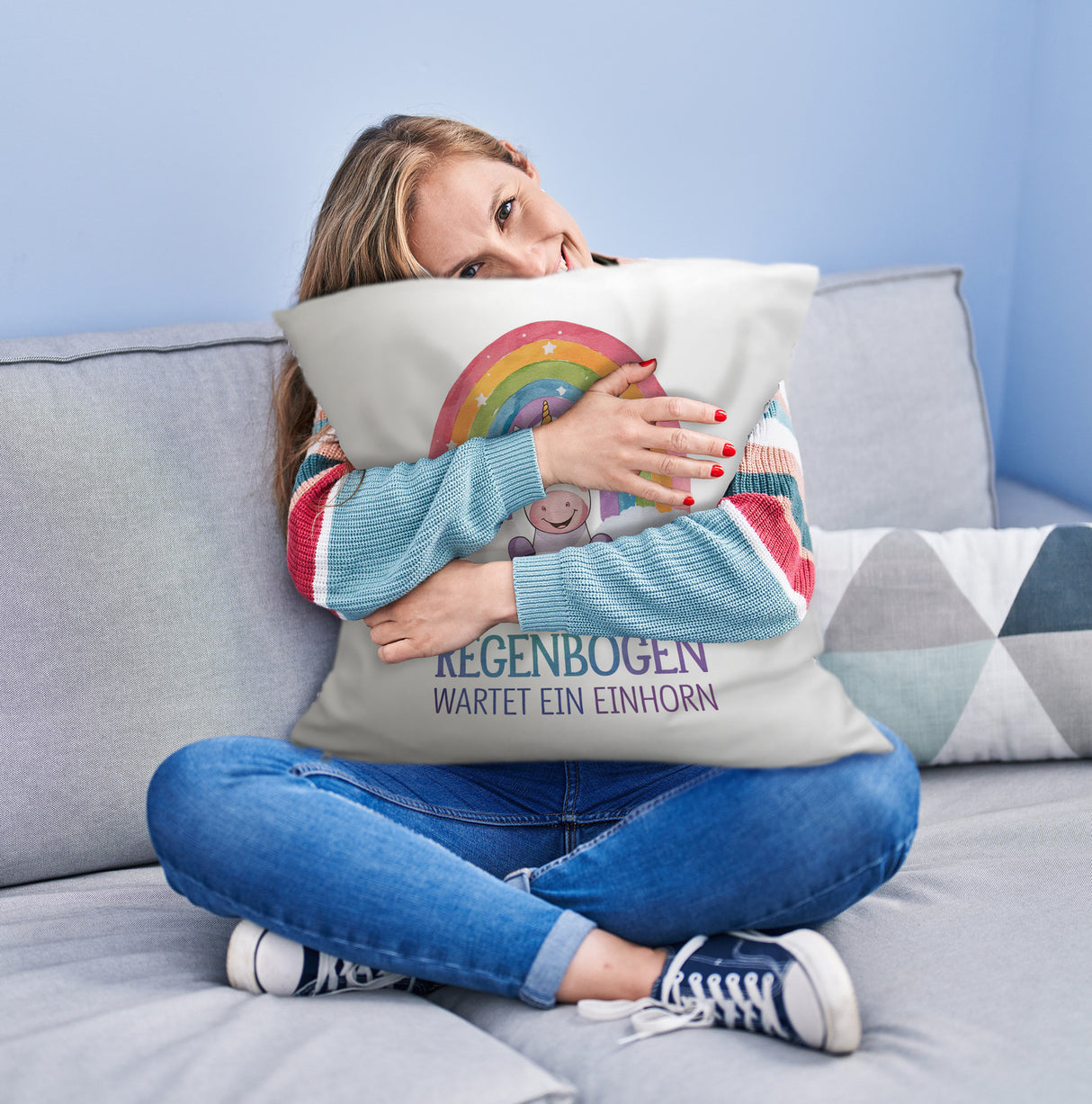 Lächelndes Einhorn Kissen Hinter jedem Regenbogen