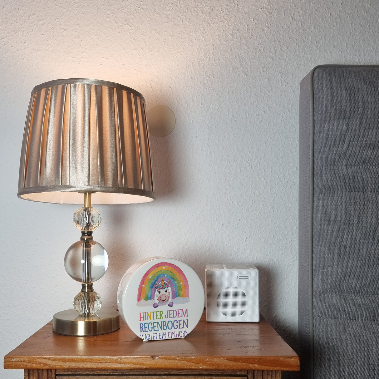 Lächelndes Einhorn Spardose Hinter jedem Regenbogen