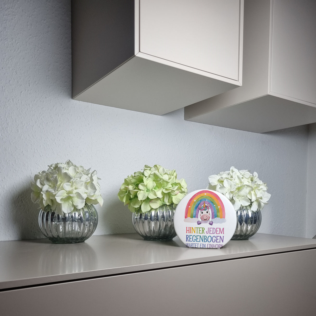 Lächelndes Einhorn Spardose Hinter jedem Regenbogen