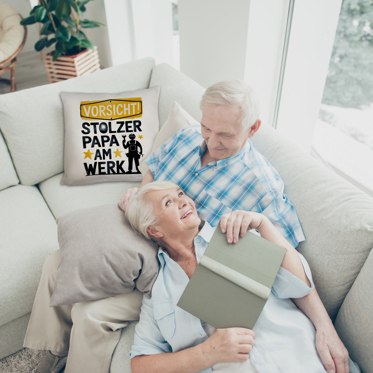 Vorsicht! Stolzer Papa am Werk Kissen