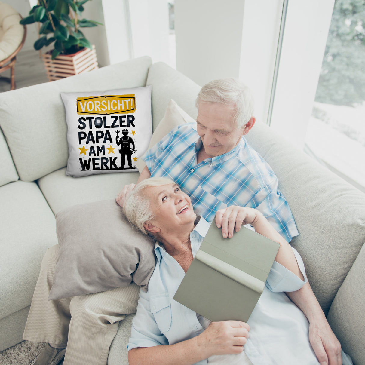 Vorsicht! Stolzer Papa am Werk Kissen