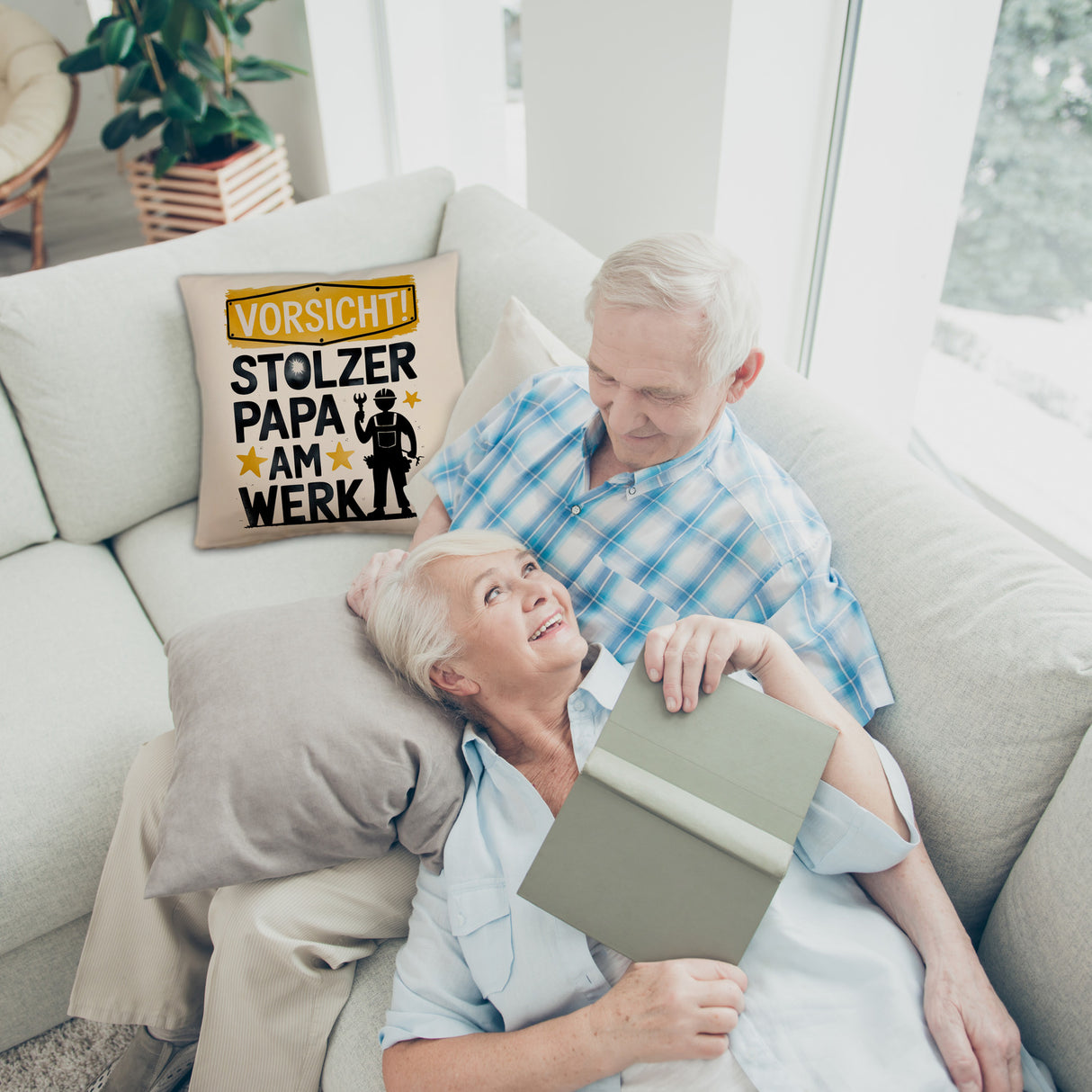 Vorsicht! Stolzer Papa am Werk Kissen