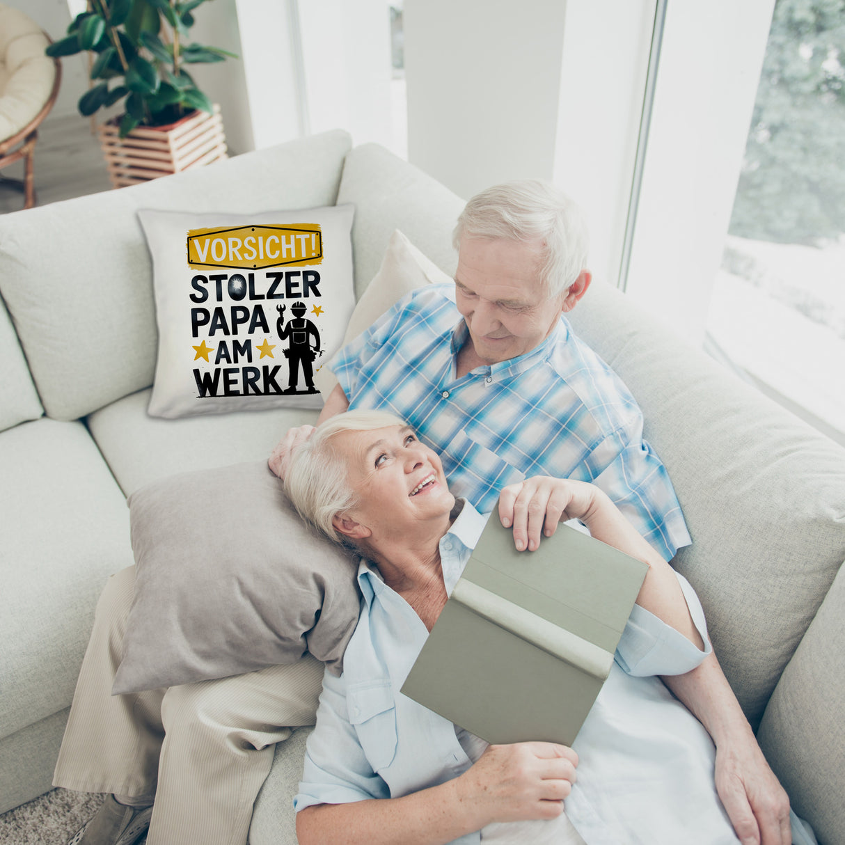 Vorsicht! Stolzer Papa am Werk Kissen