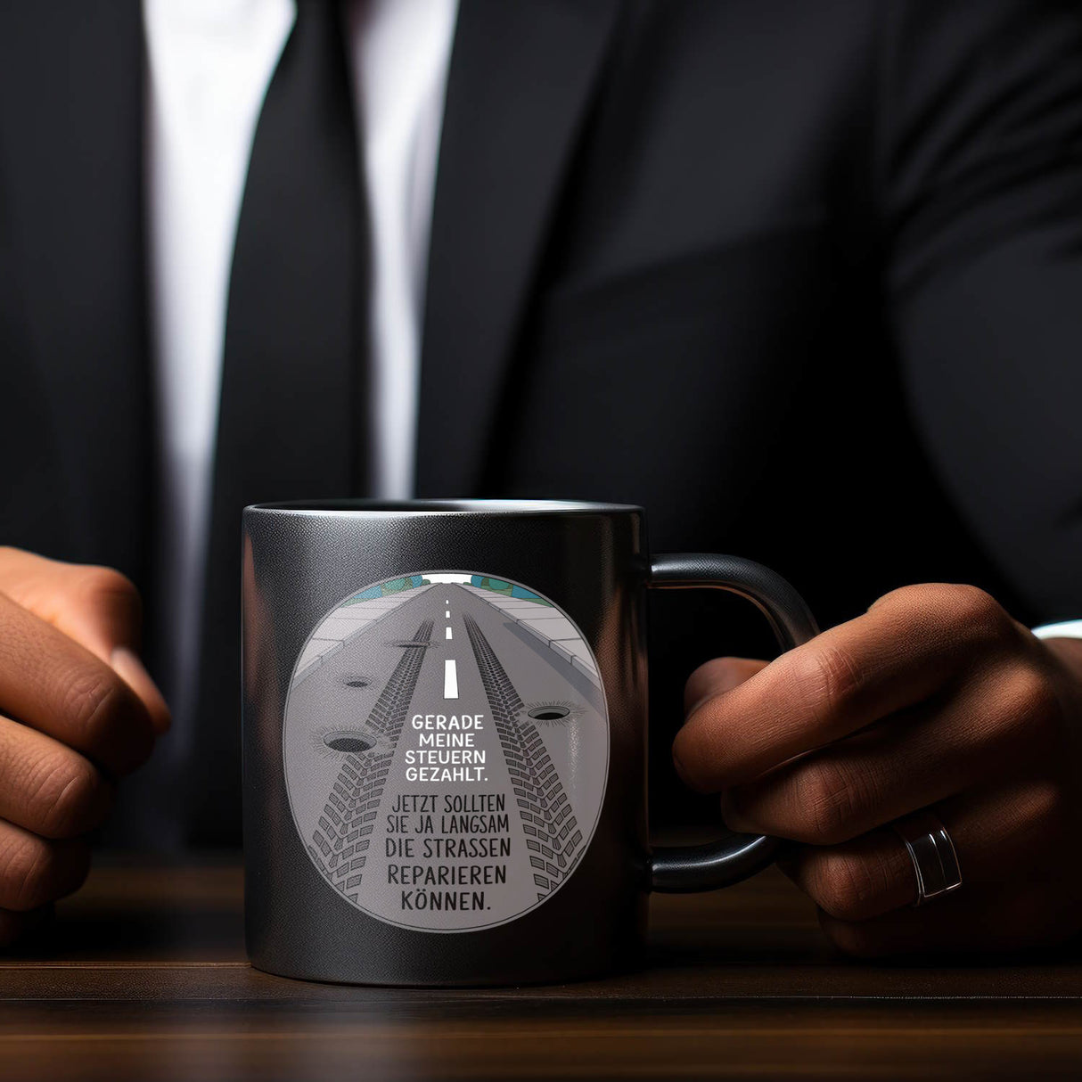 Steuer Politik-Kritik Tasse mit Schlagloch-Straße