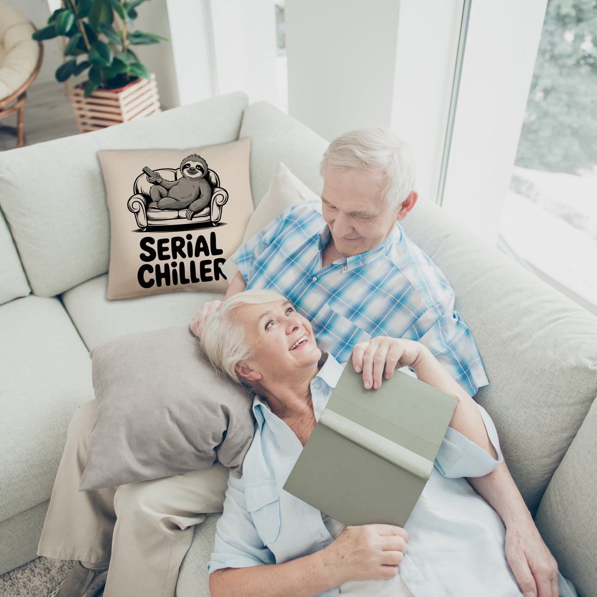 Faultier auf Couch Serial Chiller Kissen