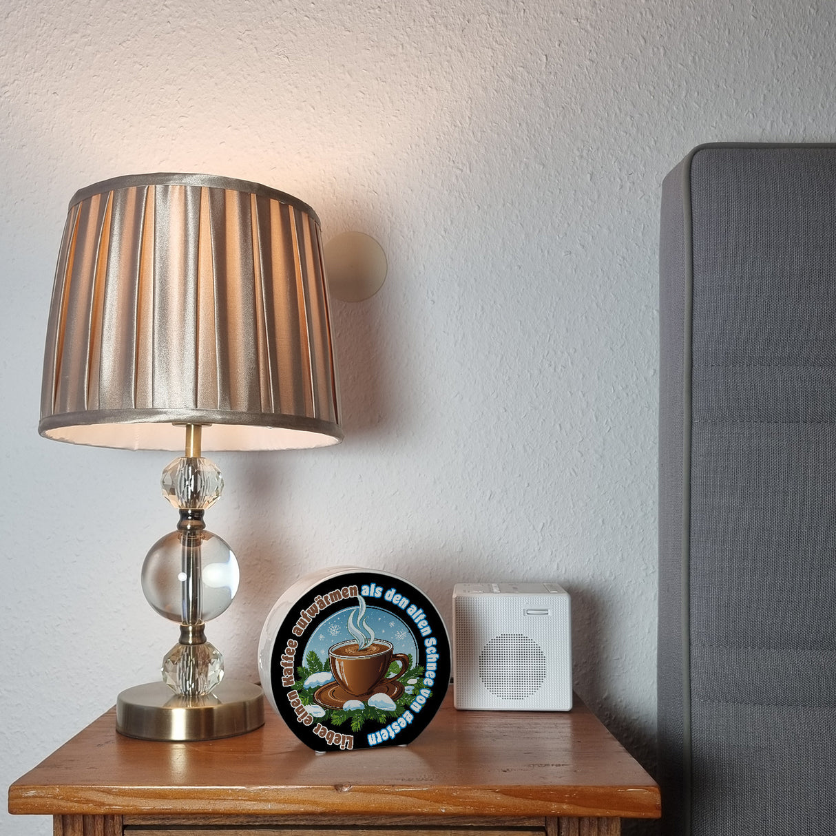 dampfende Kaffeetasse Spardose mit Spruch: Kaffee aufwärmen, statt Schnee gestern