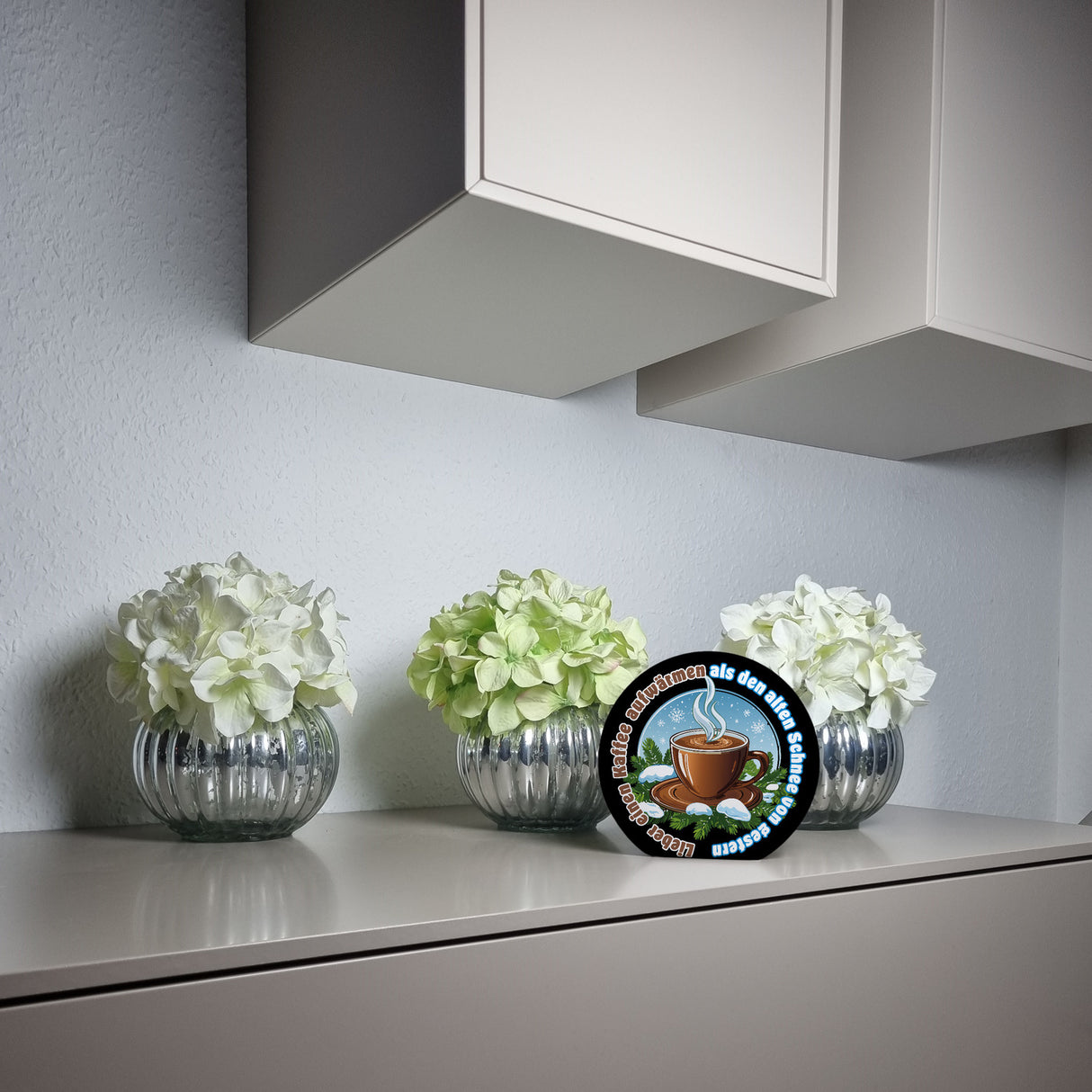 dampfende Kaffeetasse Spardose mit Spruch: Kaffee aufwärmen, statt Schnee gestern